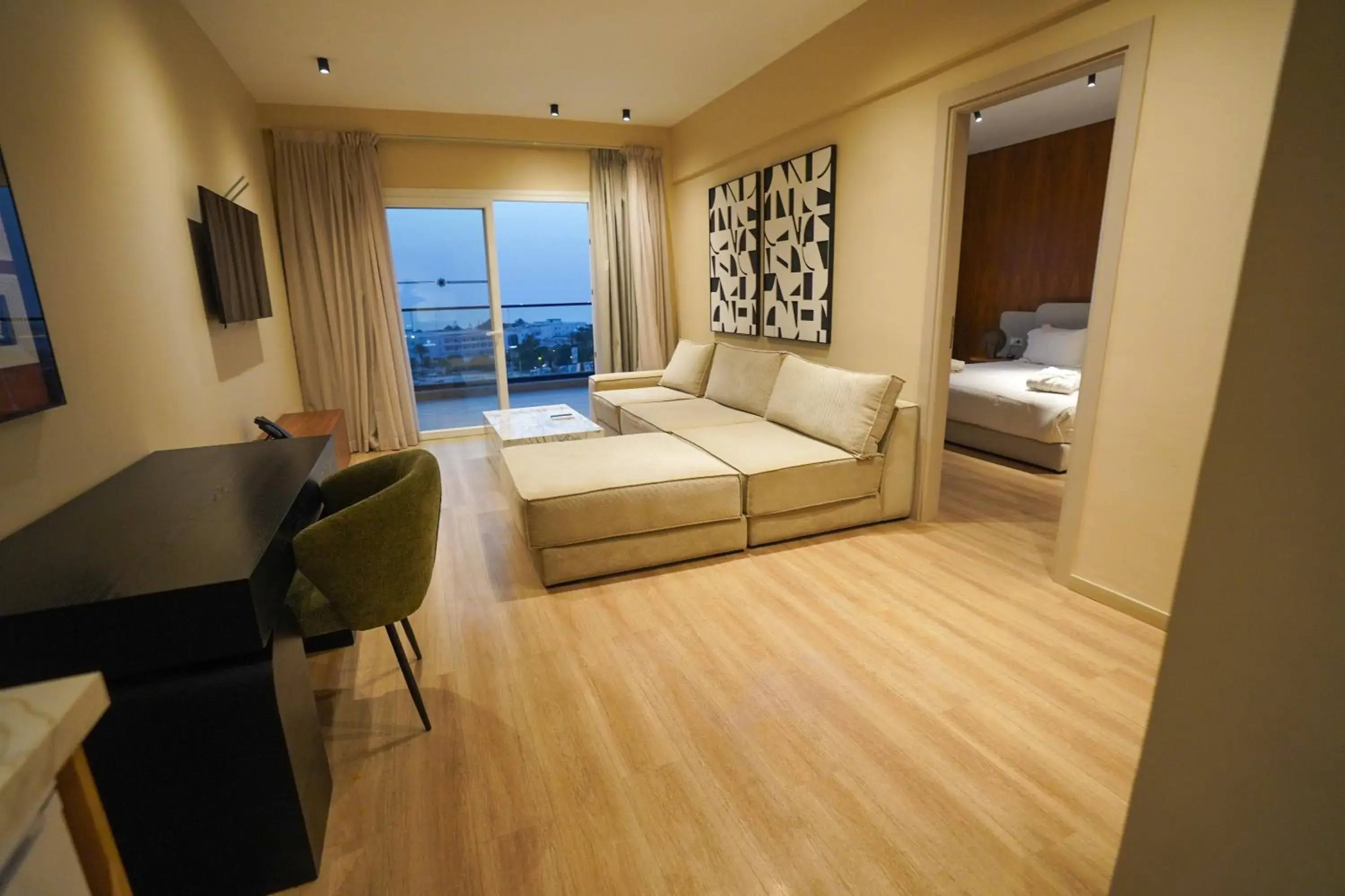 Seating area, Bed in Ocean Atlantic View (Ex Bo Hotel) Seating area, Bed in Ocean Atlantic View (Ex Bo Hotel)