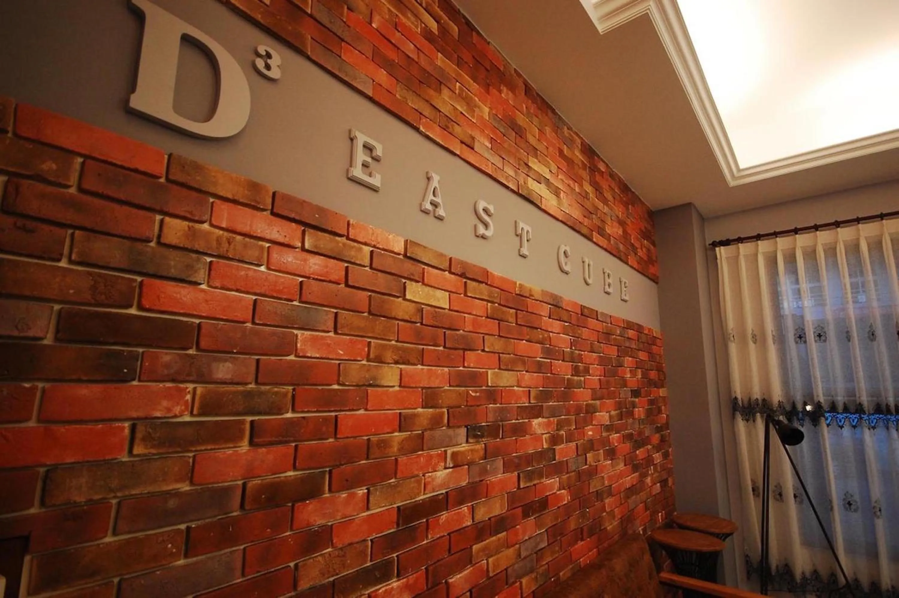 Logo/Certificate/Sign in 東立方旅宿-East Cube B&B