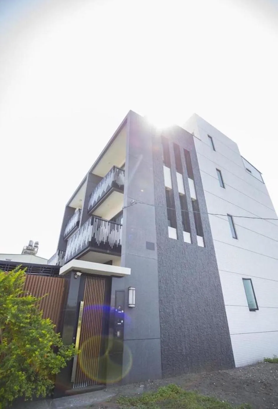 Facade/entrance in 東立方旅宿-East Cube B&B