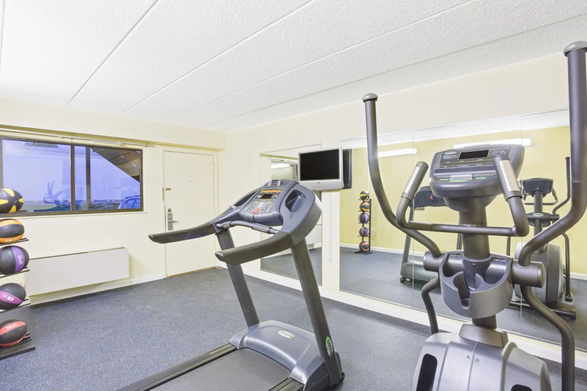 Fitness centre/facilities in Days Inn by Wyndham Athens