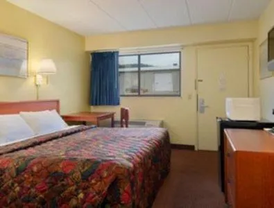 Bedroom, Bed in Days Inn by Wyndham Athens