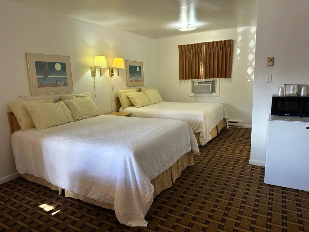 Bed in Ski's Western Motel