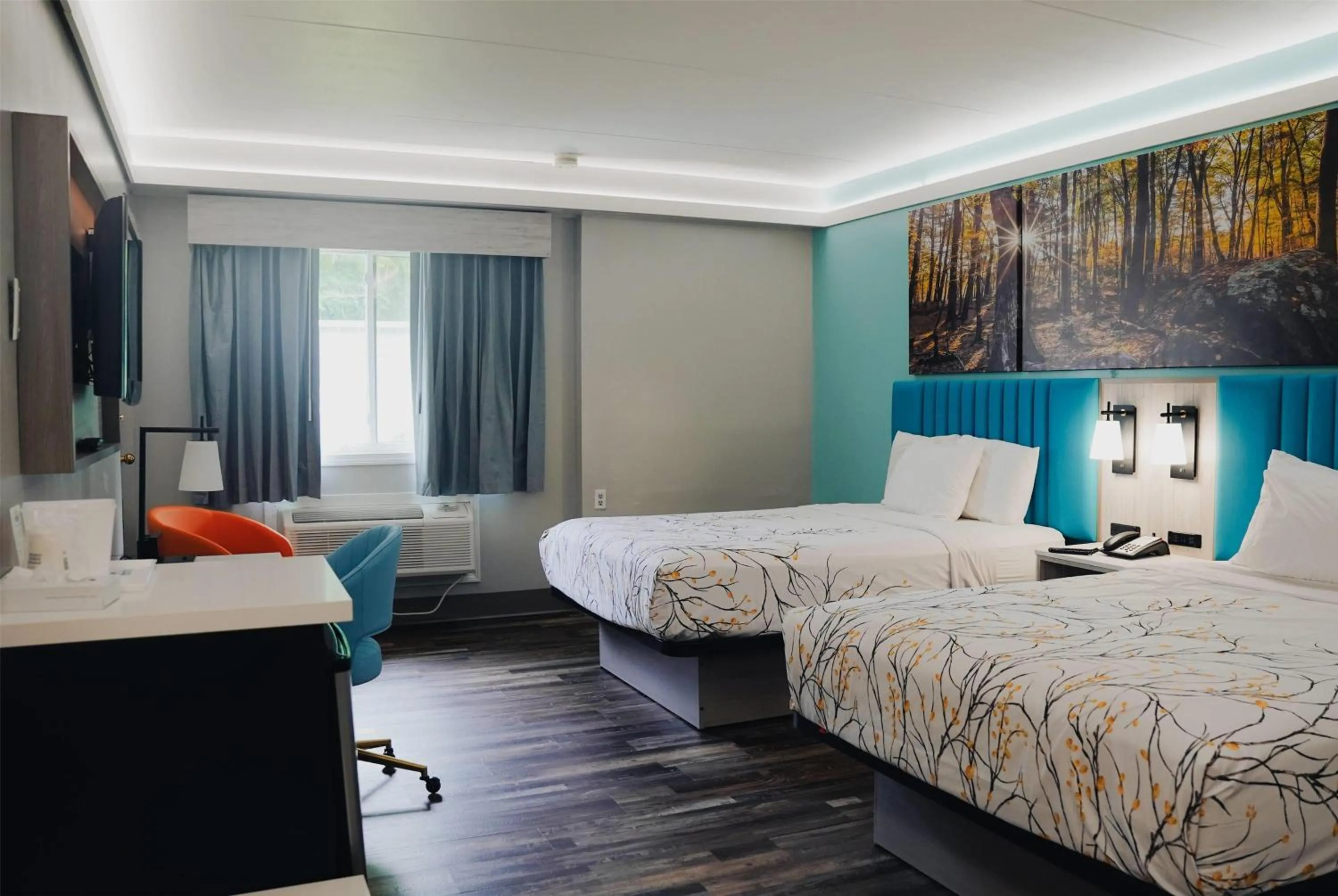 Photo of the whole room, Bed in Days Inn by Wyndham Southington