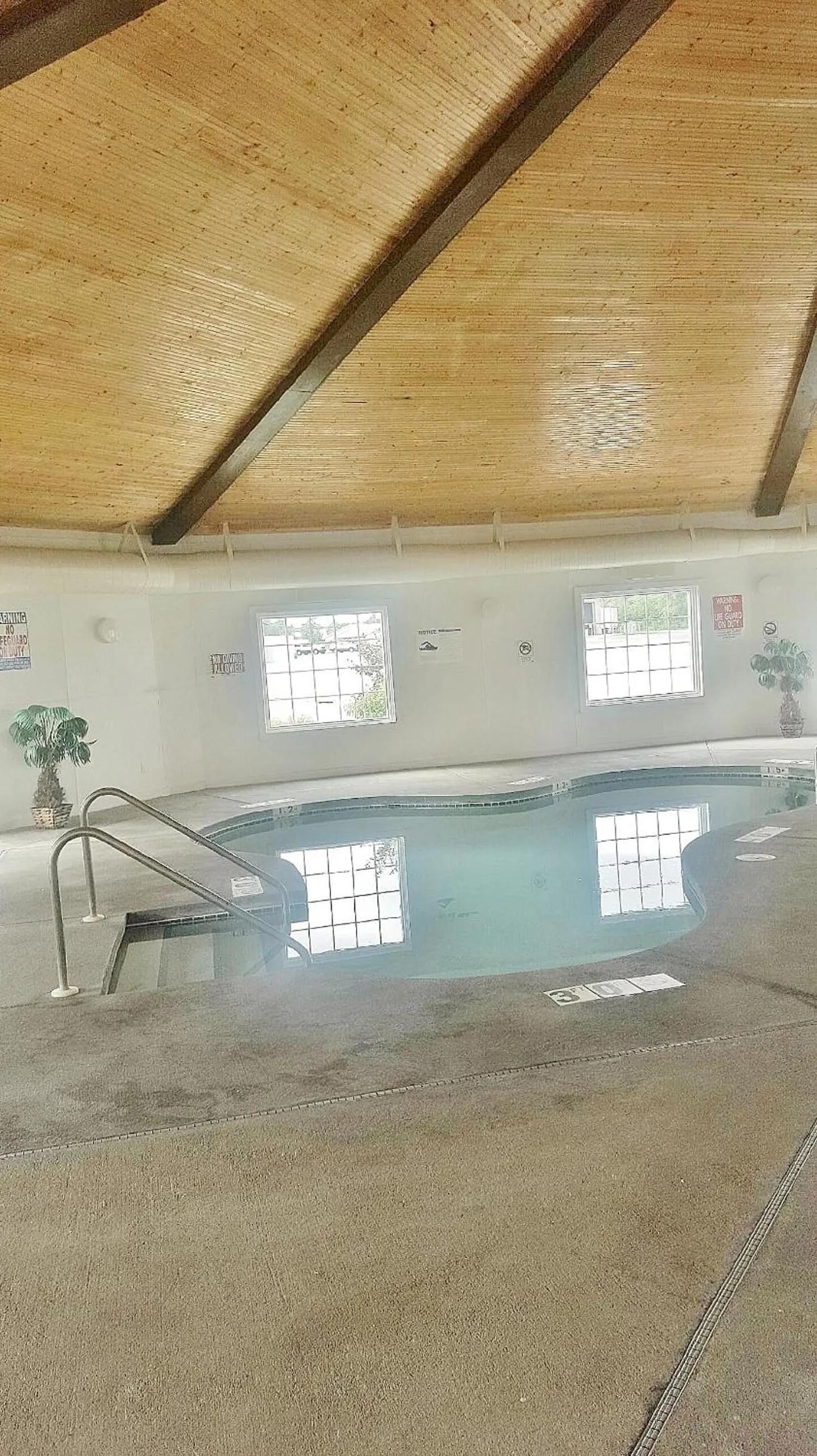 Pool view in Windsor Place Inn