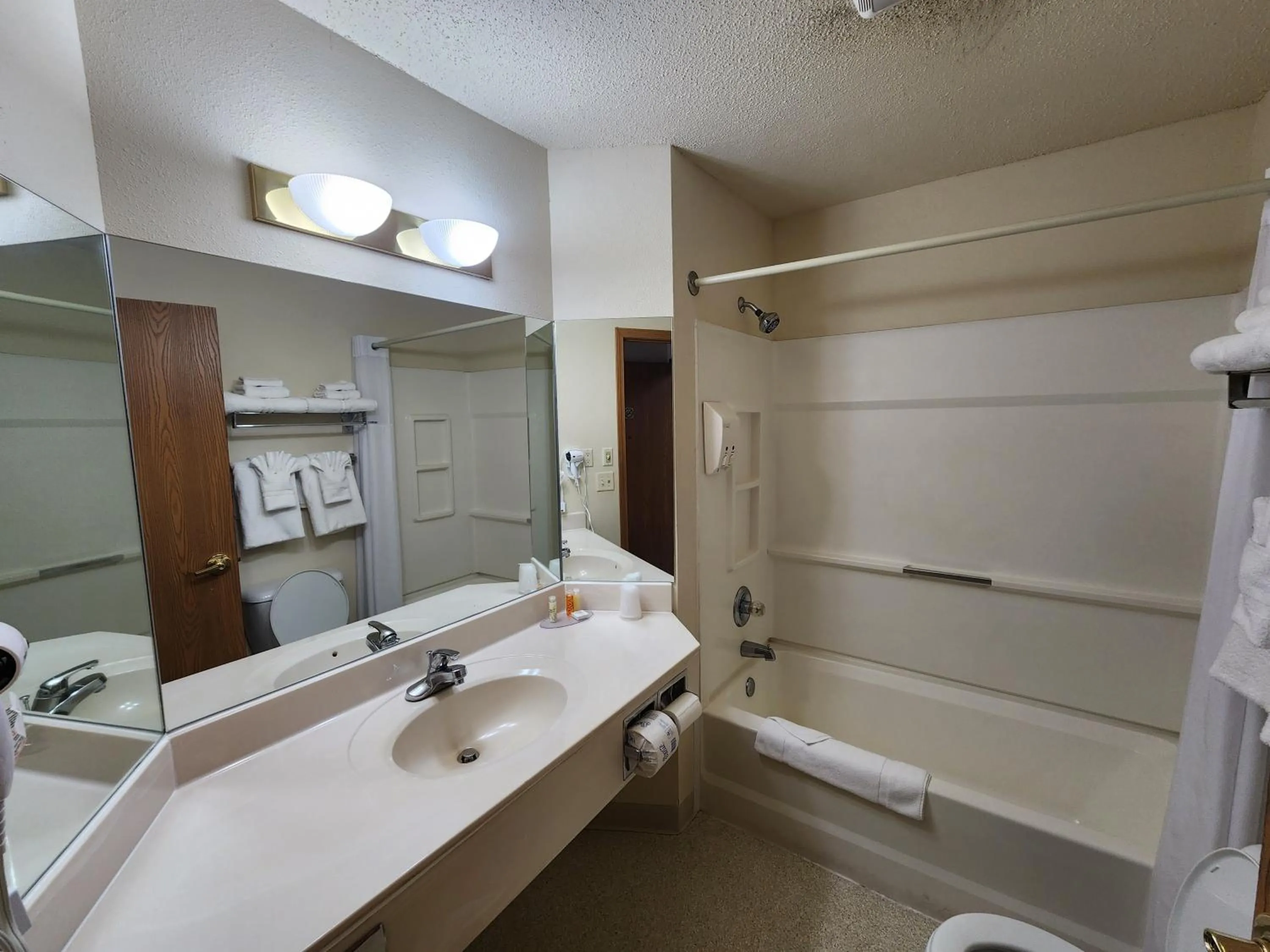 Shower in Windsor Place Inn