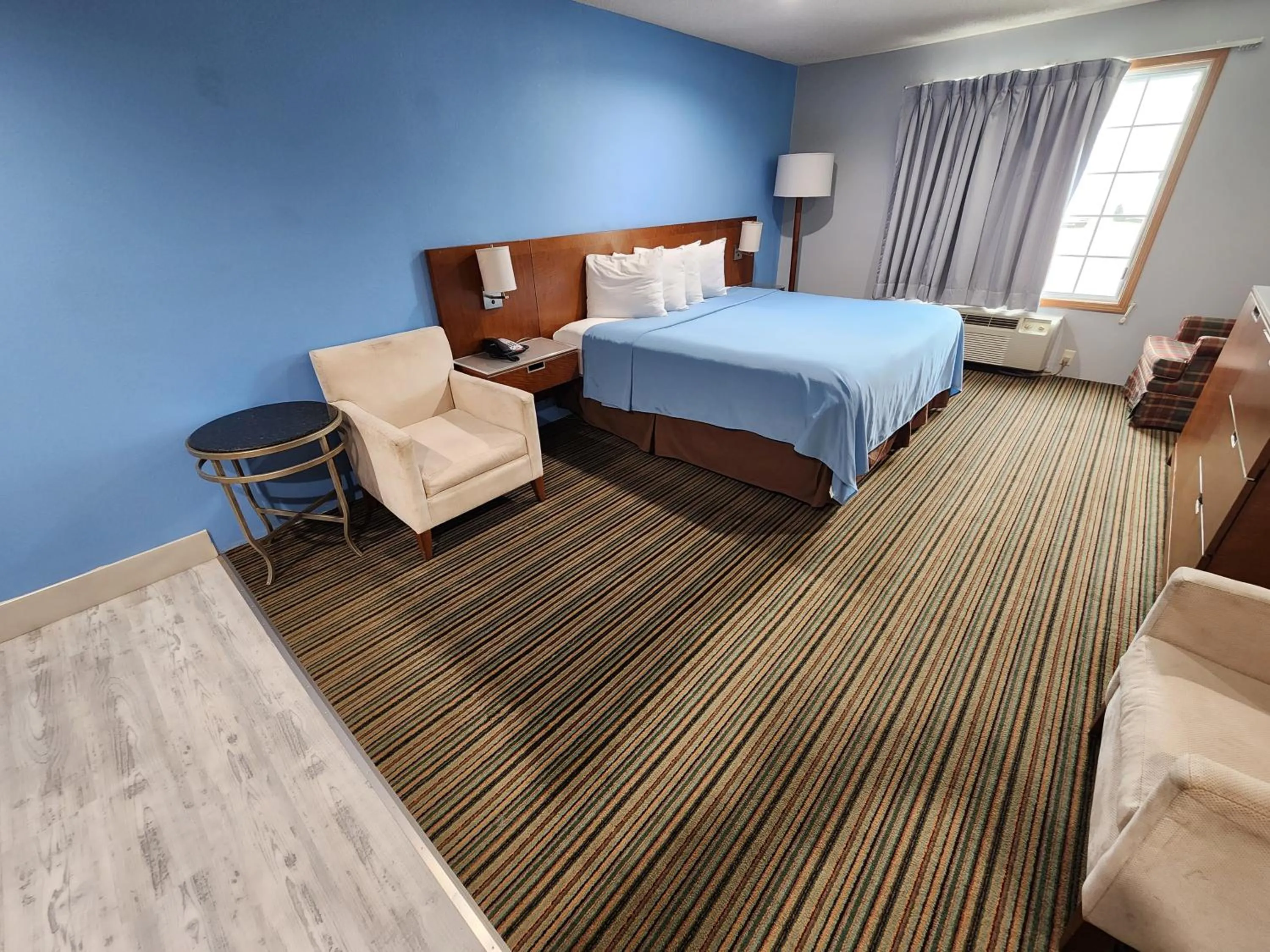 Bed in Windsor Place Inn