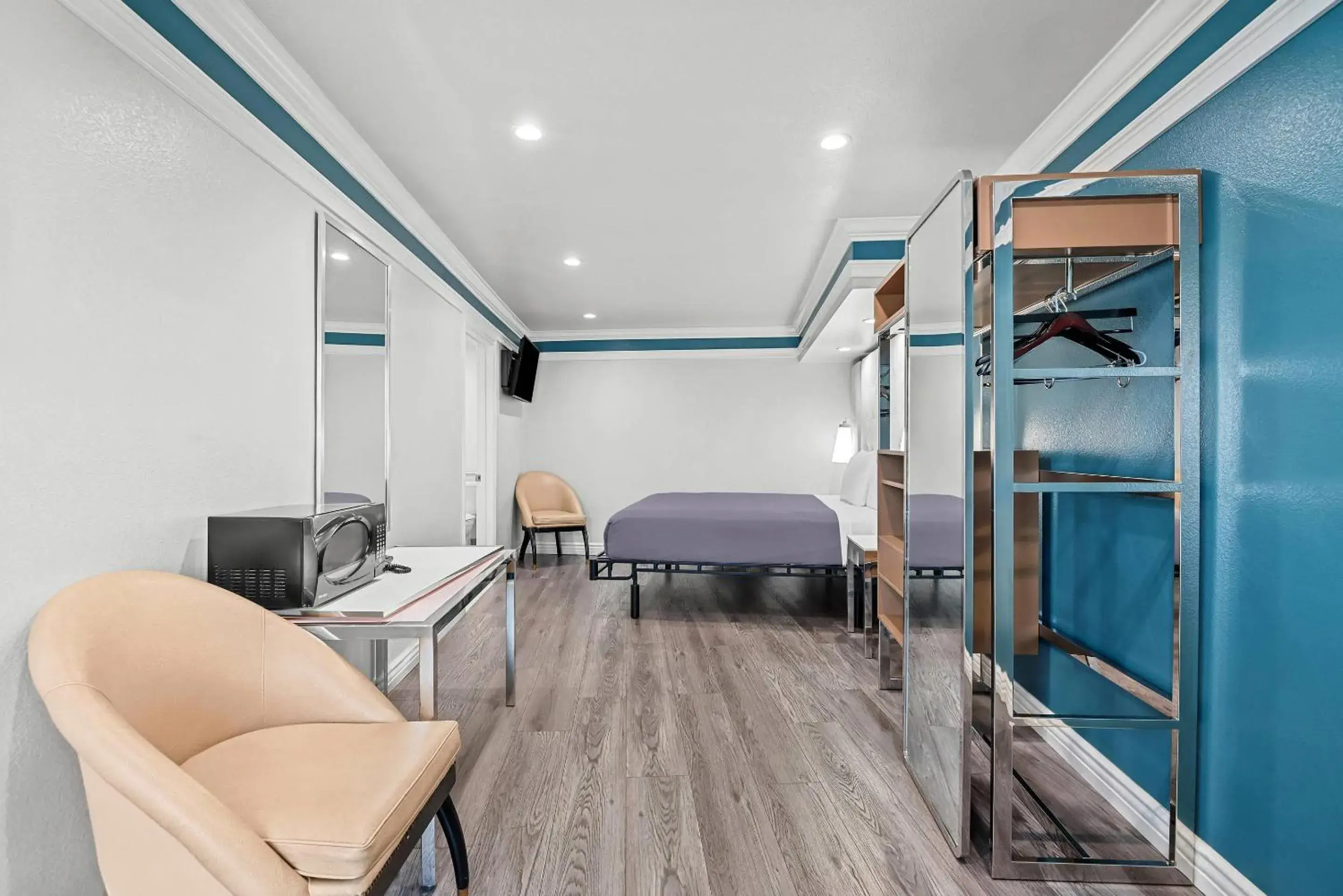 Bedroom in Rodeway Inn Commerce - Los Angeles Bedroom in Rodeway Inn Commerce - Los Angeles