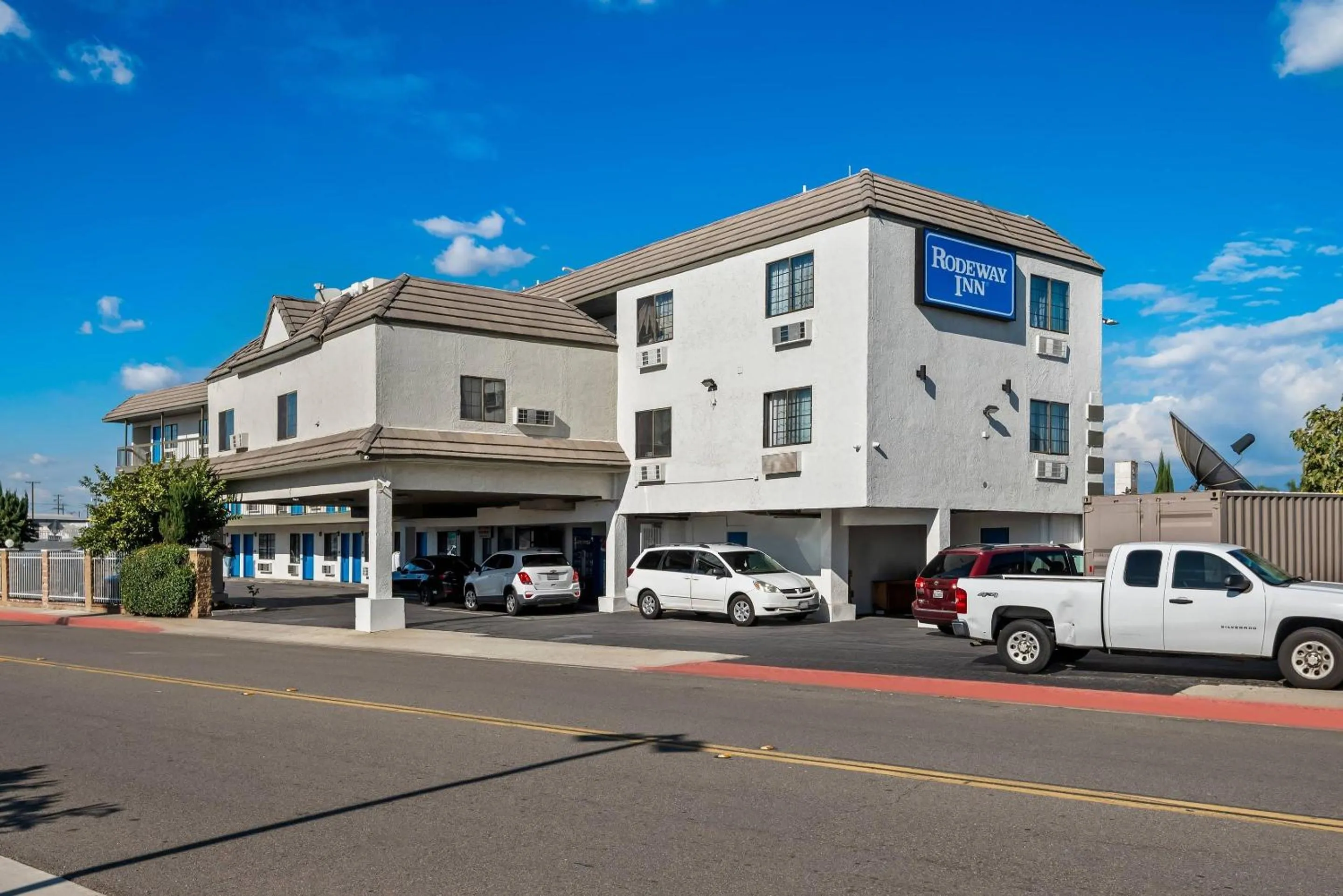 Property building in Rodeway Inn Commerce - Los Angeles