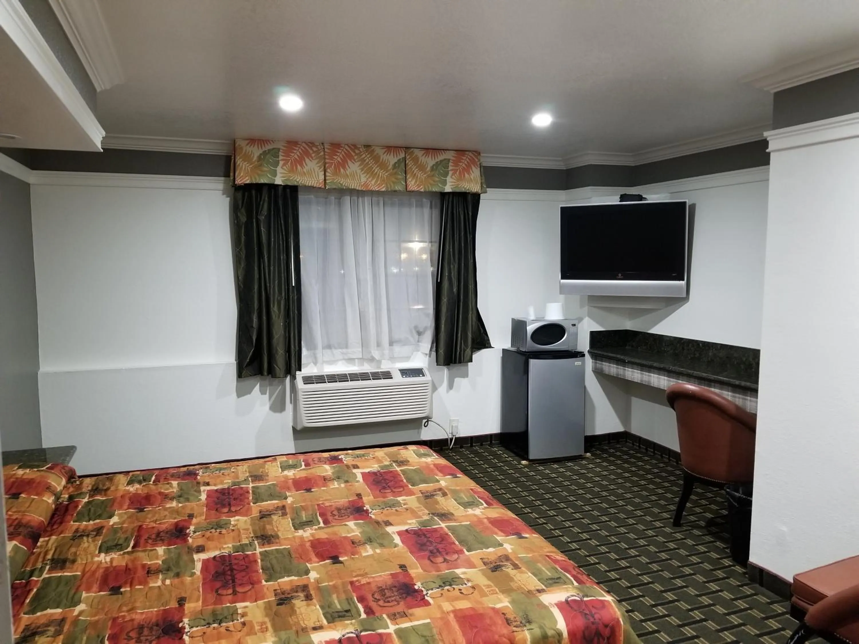 Bed in Rodeway Inn Commerce - Los Angeles