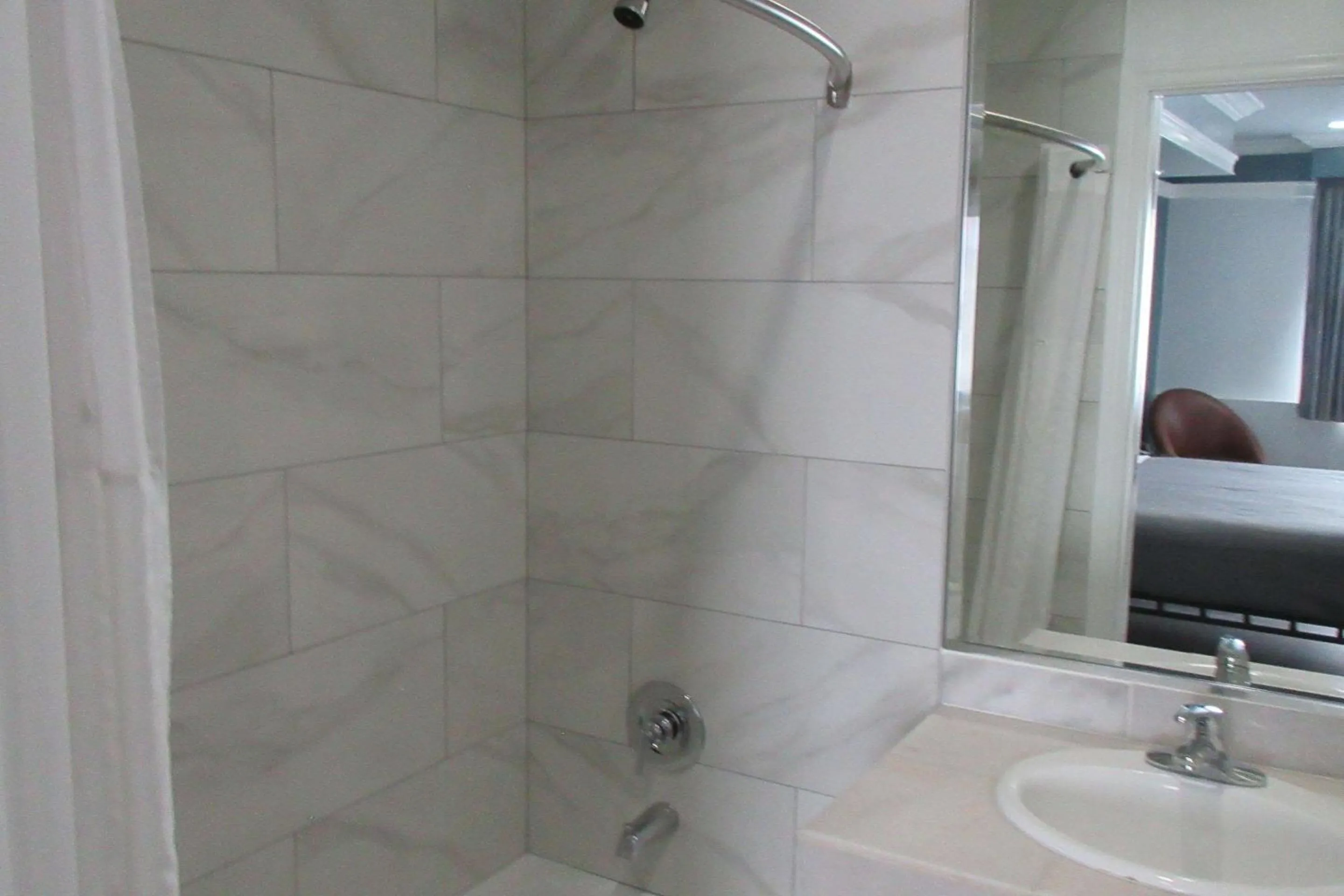 Bedroom in Rodeway Inn Commerce - Los Angeles