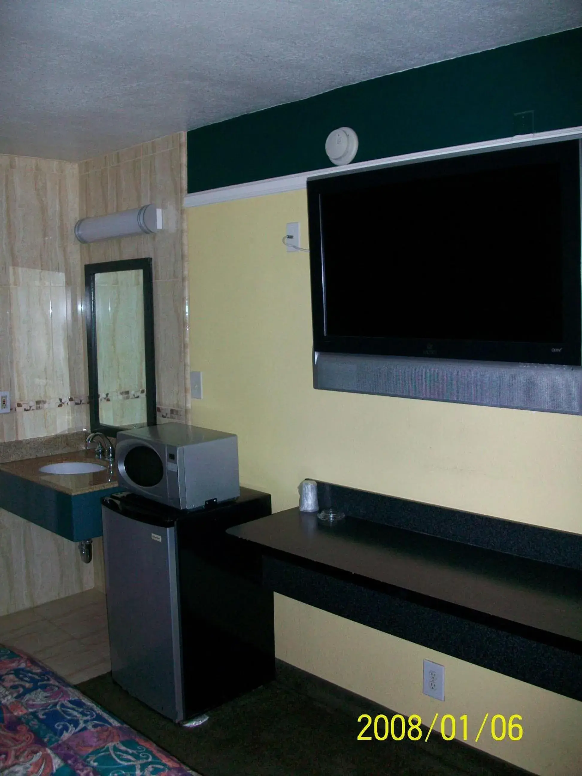 Bed in Rodeway Inn Commerce - Los Angeles Bed in Rodeway Inn Commerce - Los Angeles