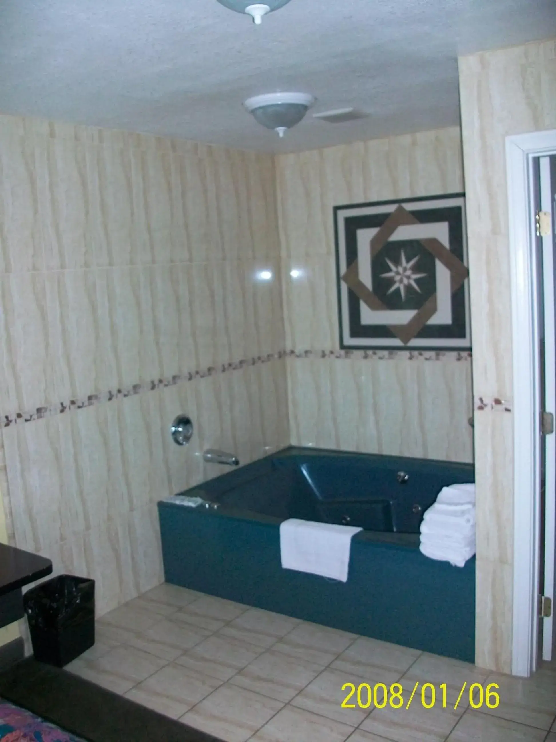 Bed in Rodeway Inn Commerce - Los Angeles Bed in Rodeway Inn Commerce - Los Angeles