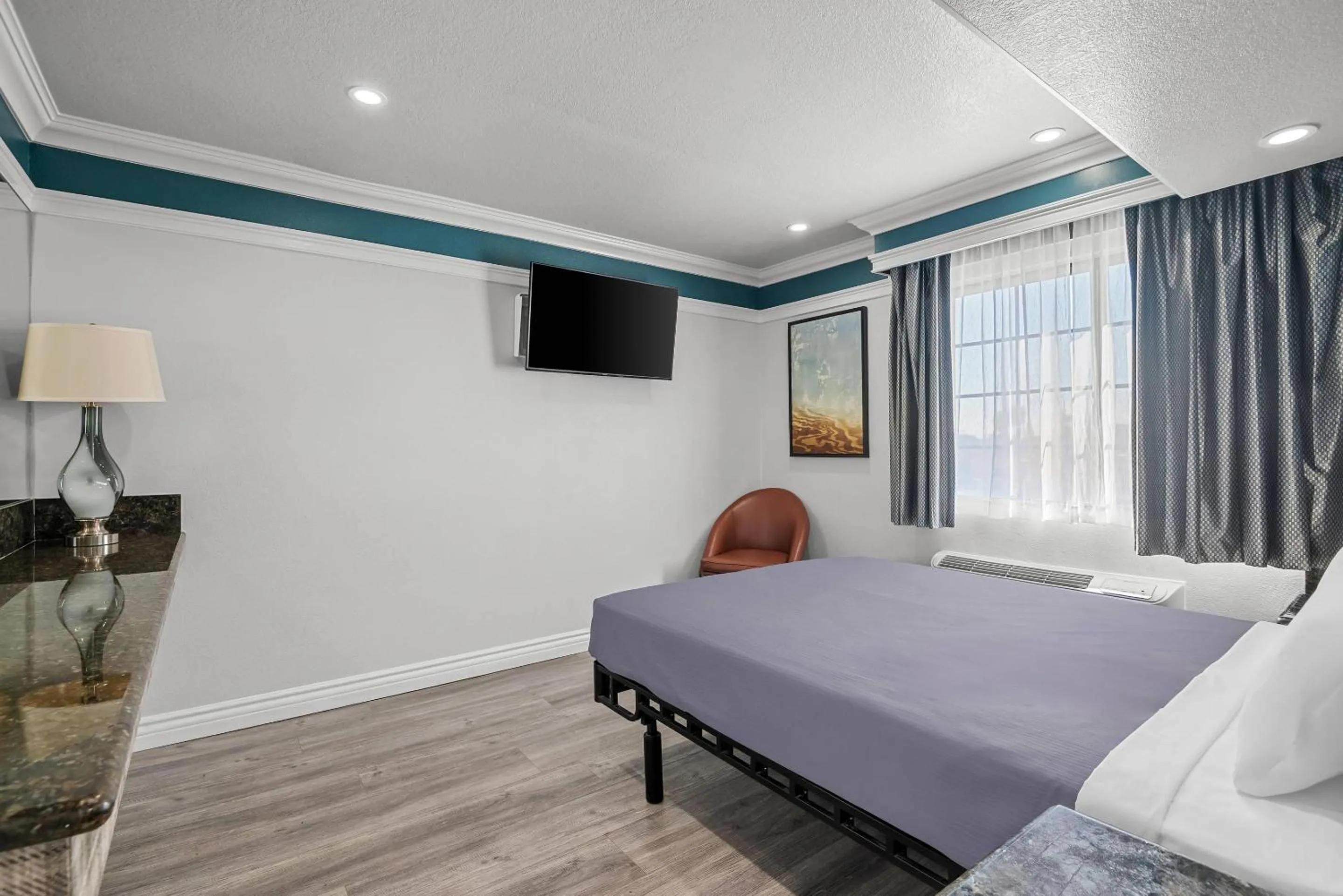 Bedroom, Bed in Rodeway Inn Commerce - Los Angeles