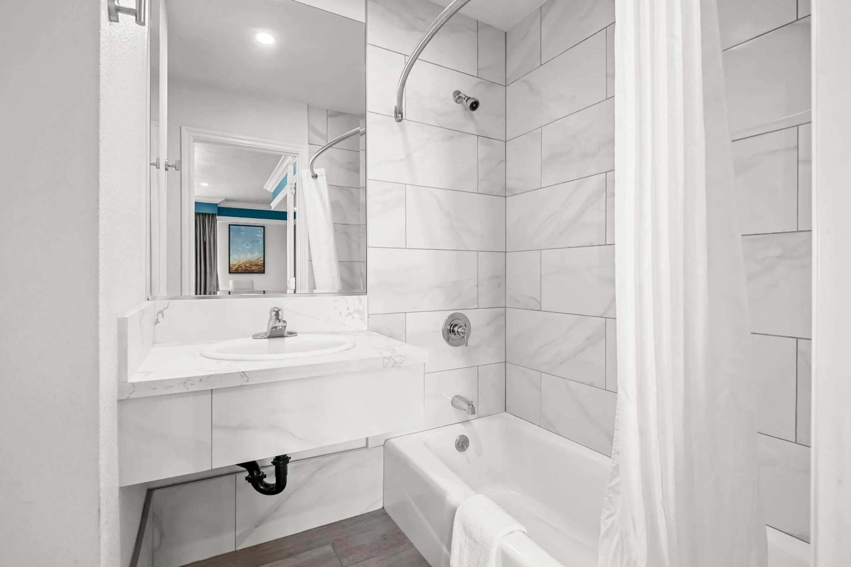 Bedroom in Rodeway Inn Commerce - Los Angeles