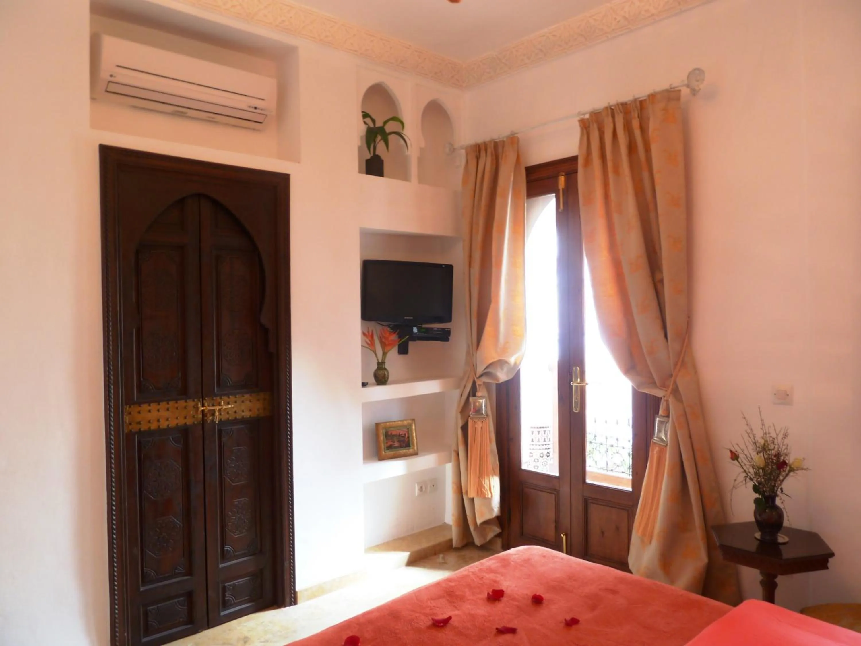 Photo of the whole room, Bed in Riad Viva