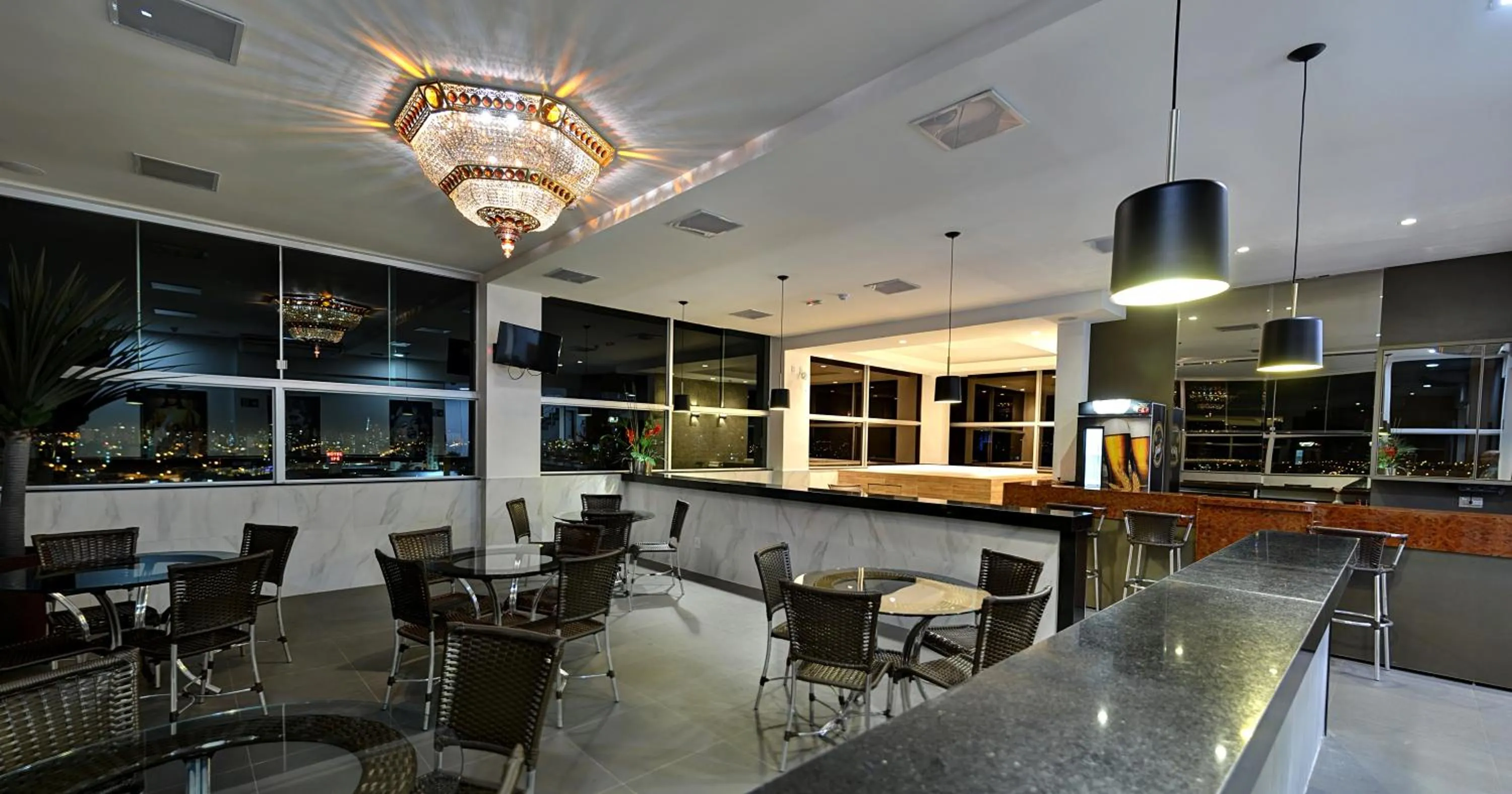 Night in Porto Minas Hotel e Convenções