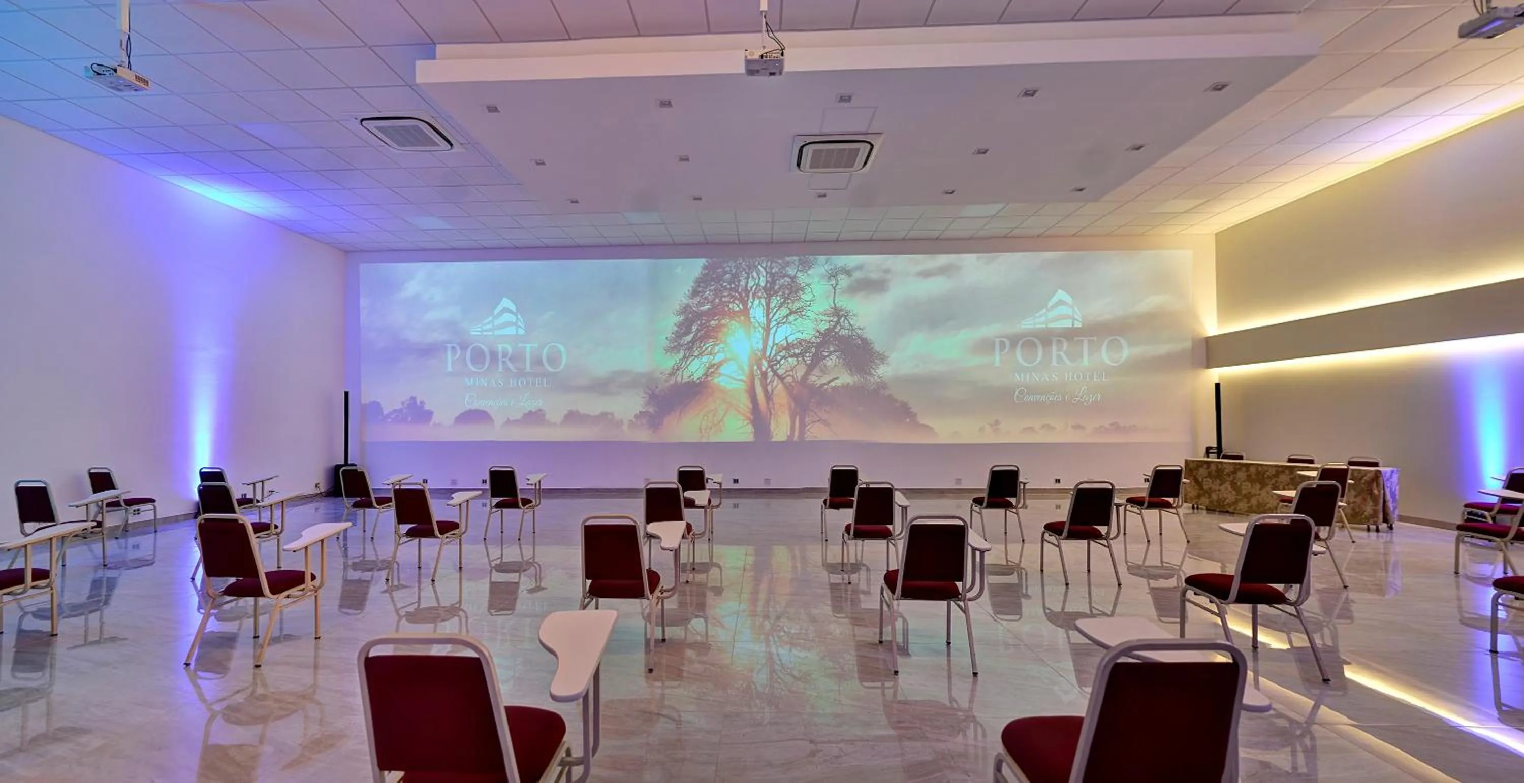 Meeting/conference room in Porto Minas Hotel e Convenções