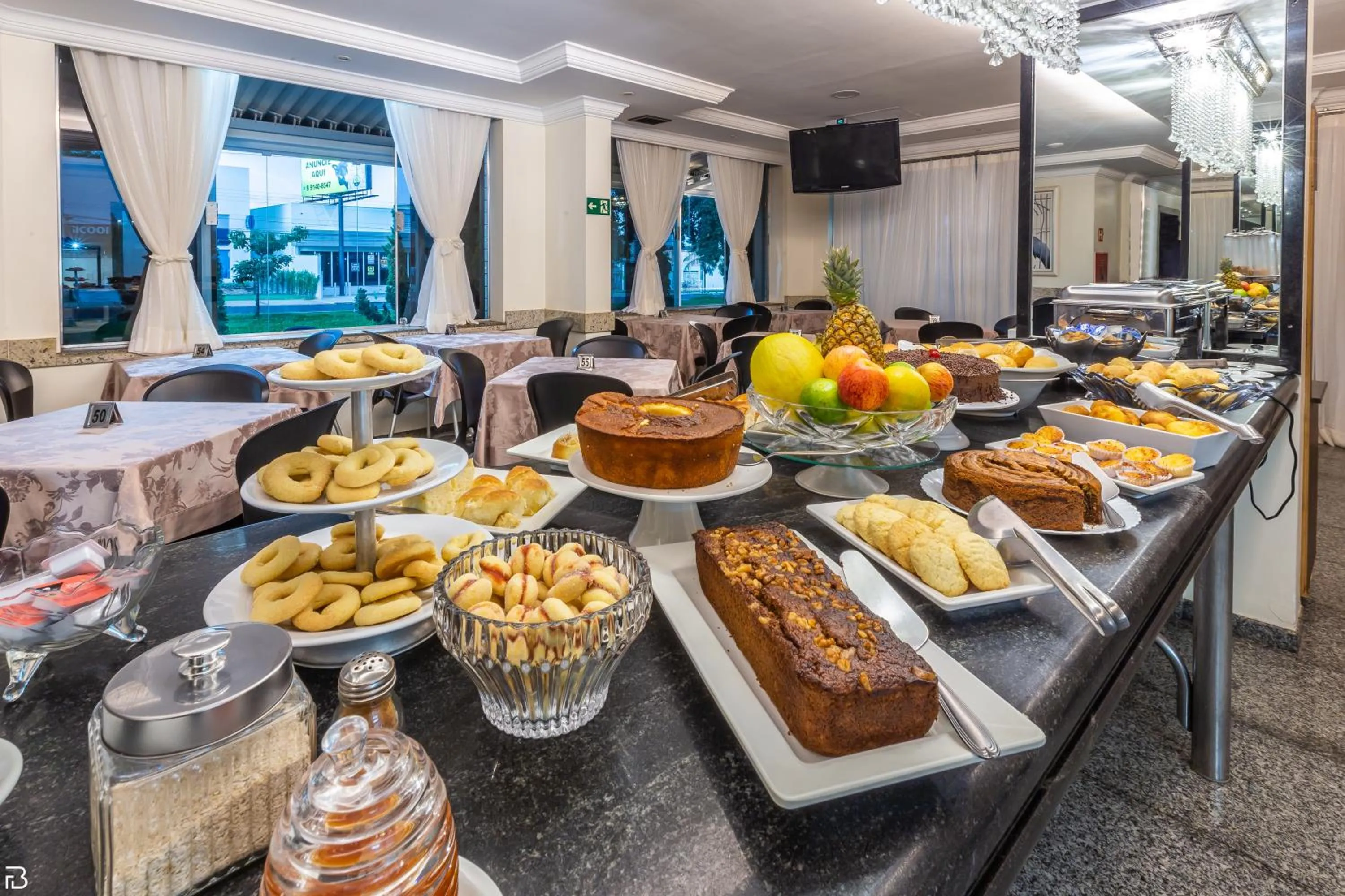 Breakfast in Porto Minas Hotel e Convenções