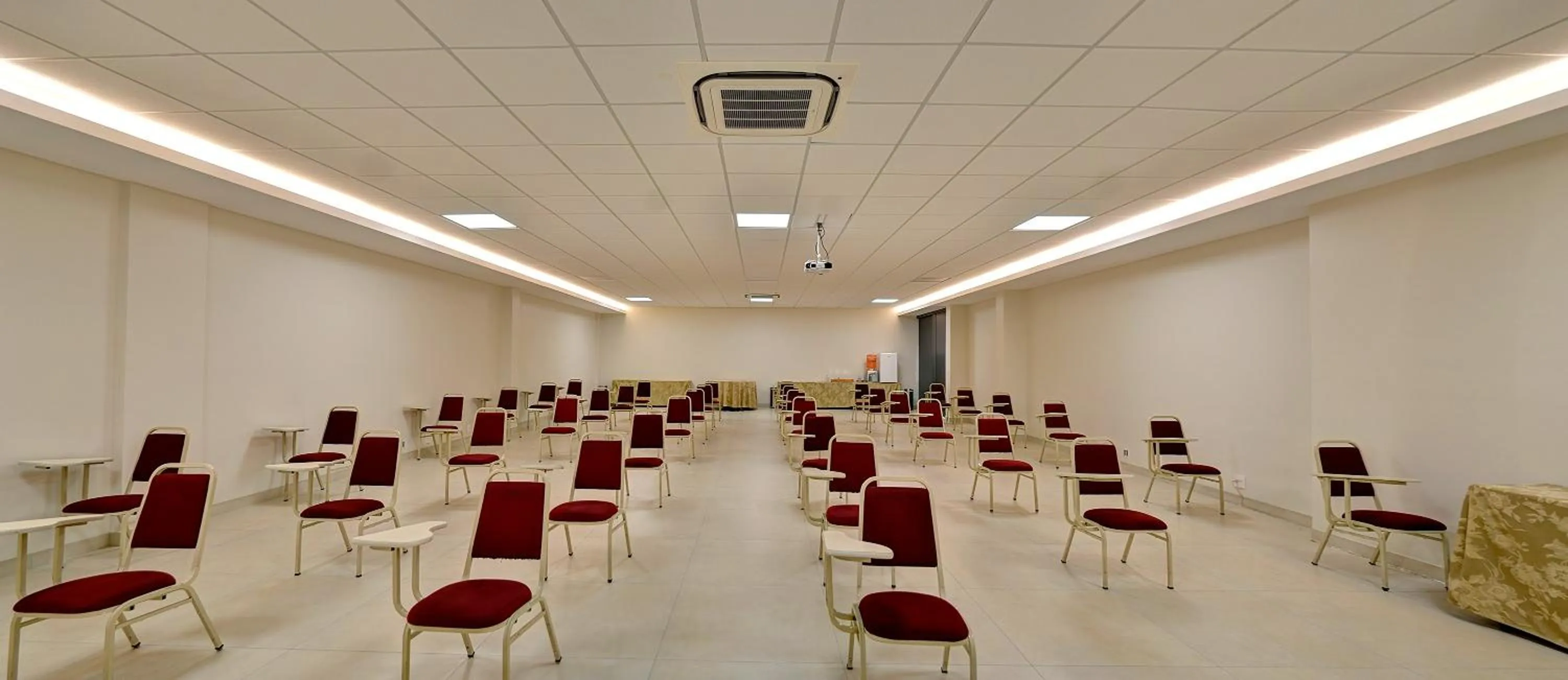 Meeting/conference room in Porto Minas Hotel e Convenções