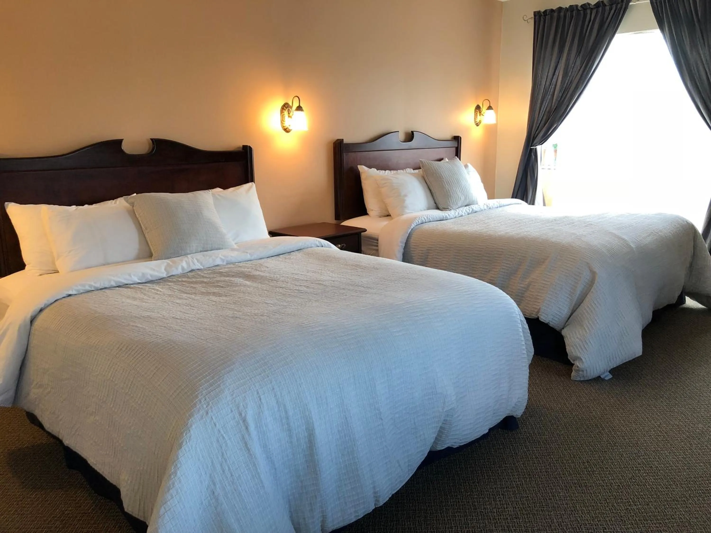 Bedroom, Bed in Piccadilly Motel