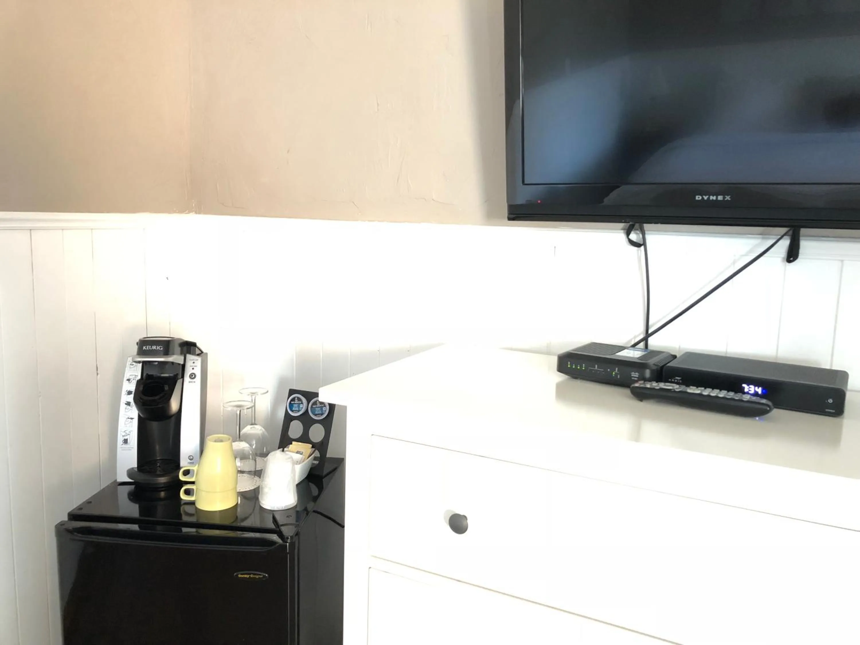 Coffee/tea facilities in Piccadilly Motel