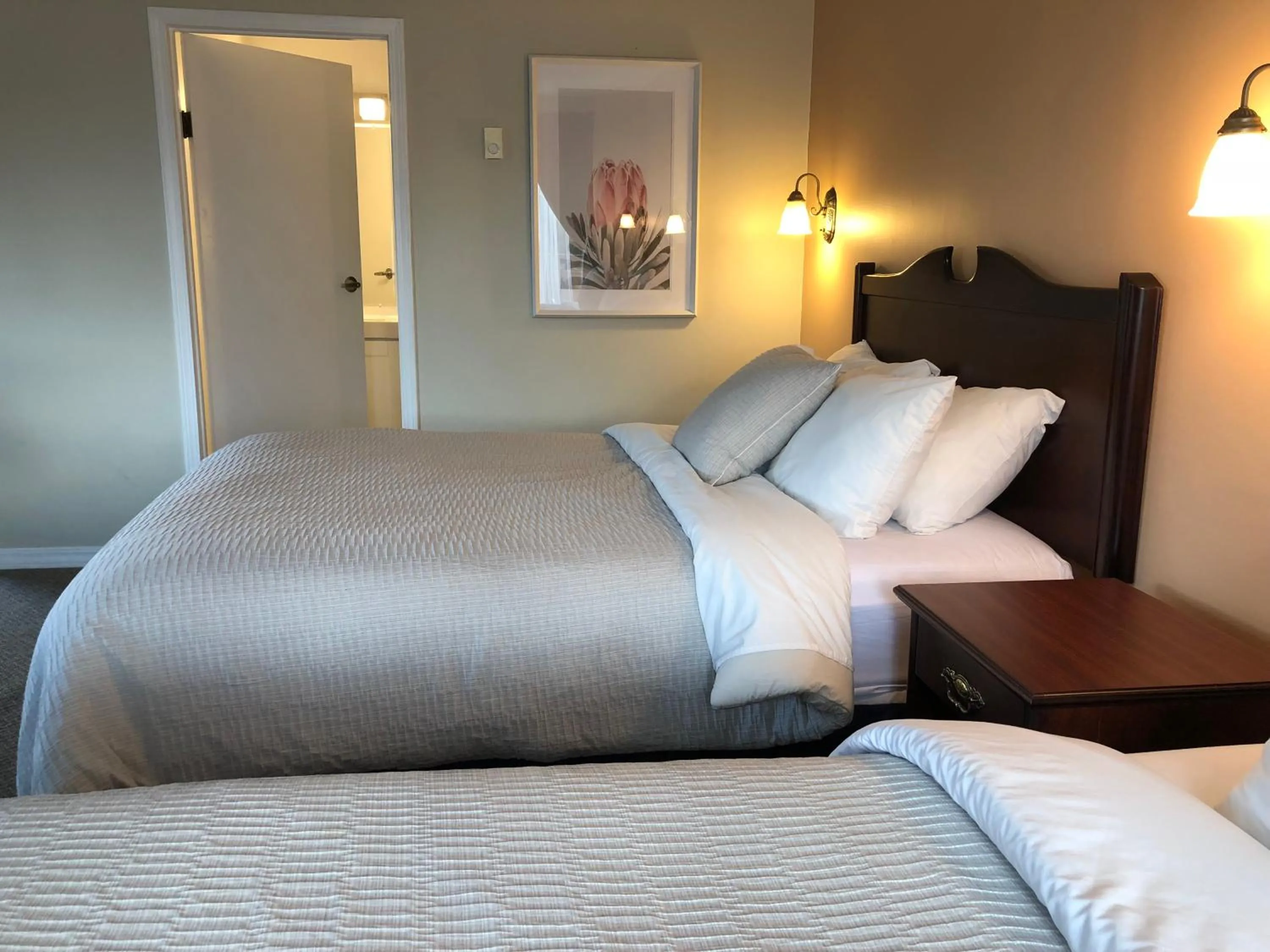 Bedroom, Bed in Piccadilly Motel