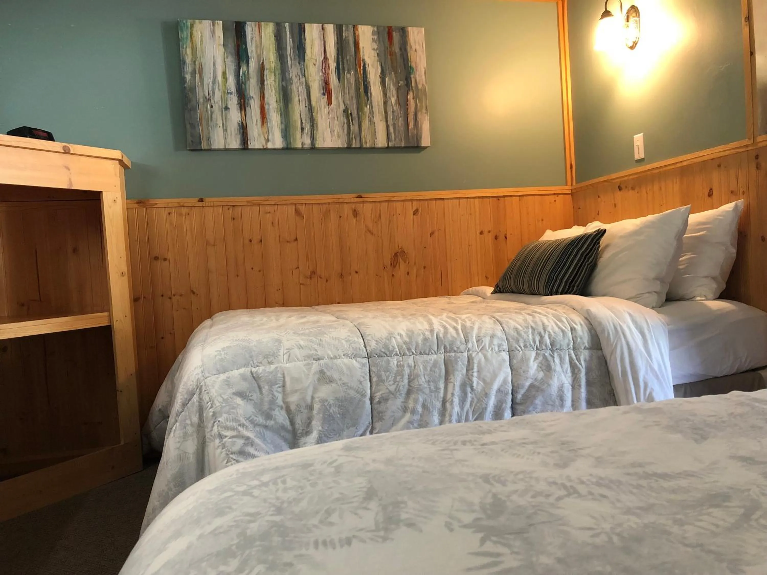 Bedroom, Bed in Piccadilly Motel