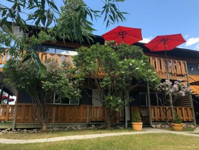 Garden in Piccadilly Motel