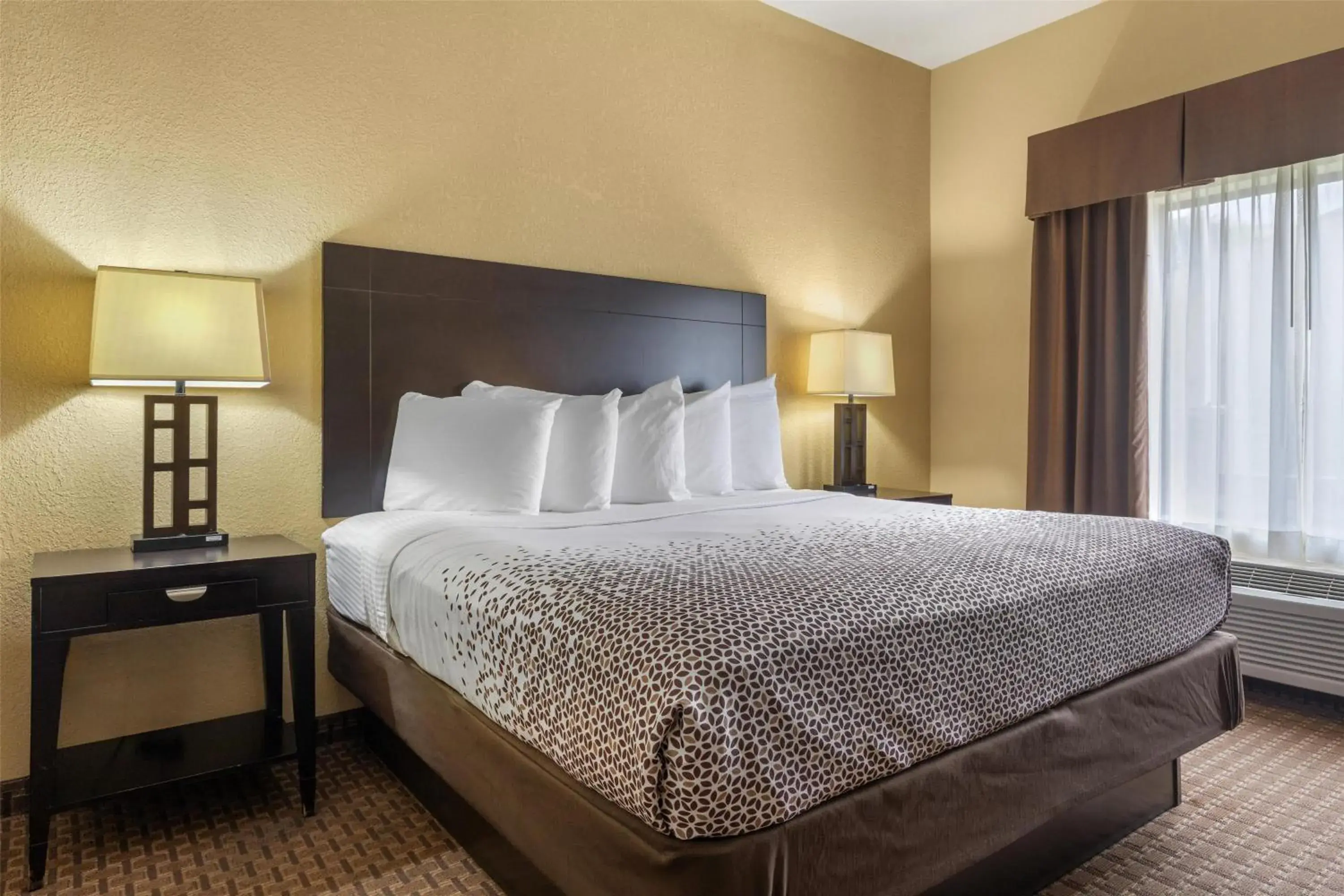 Bedroom, Bed in Best Western Bastrop Pines Inn Bedroom, Bed in Best Western Bastrop Pines Inn