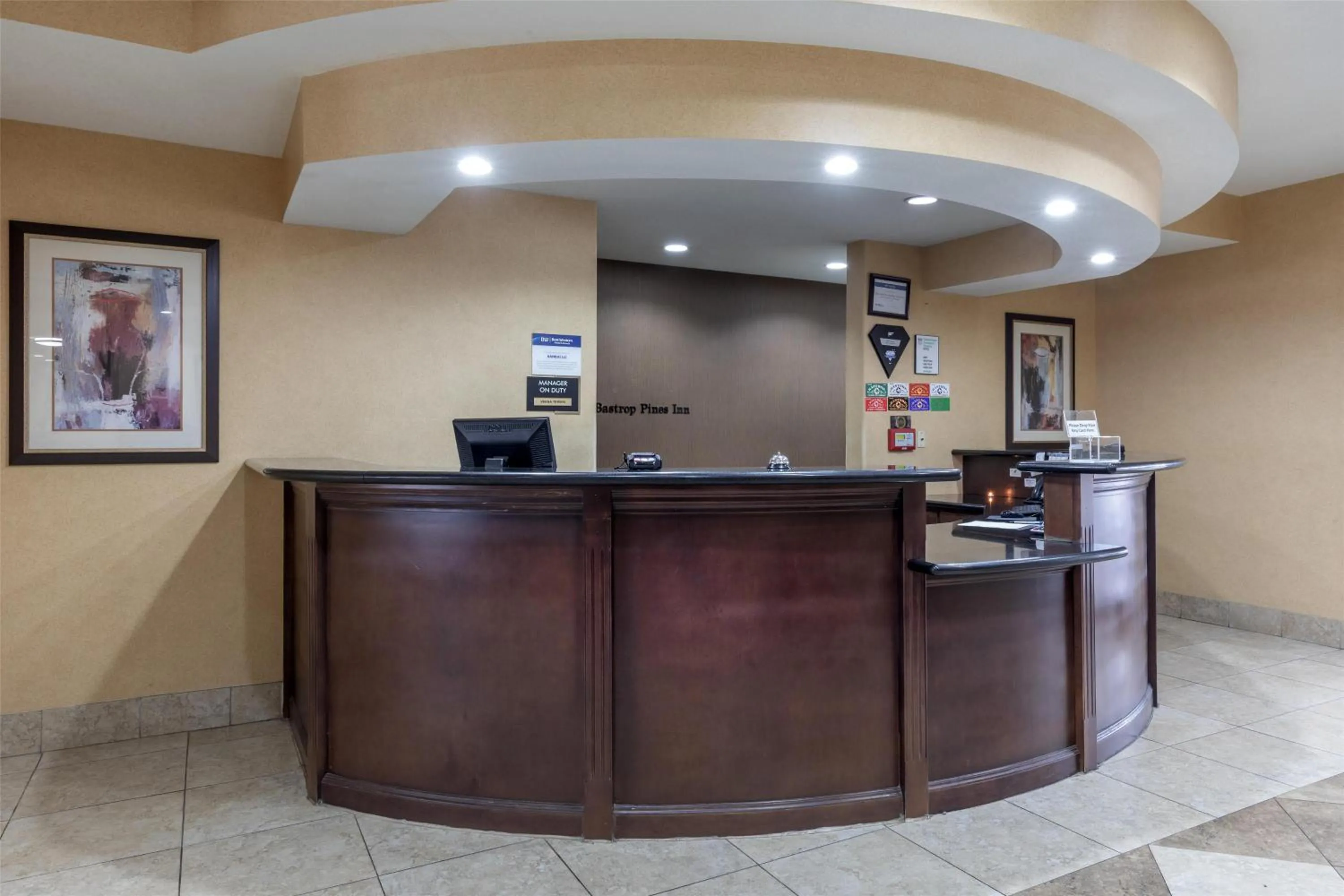 Lobby or reception in Best Western Bastrop Pines Inn
