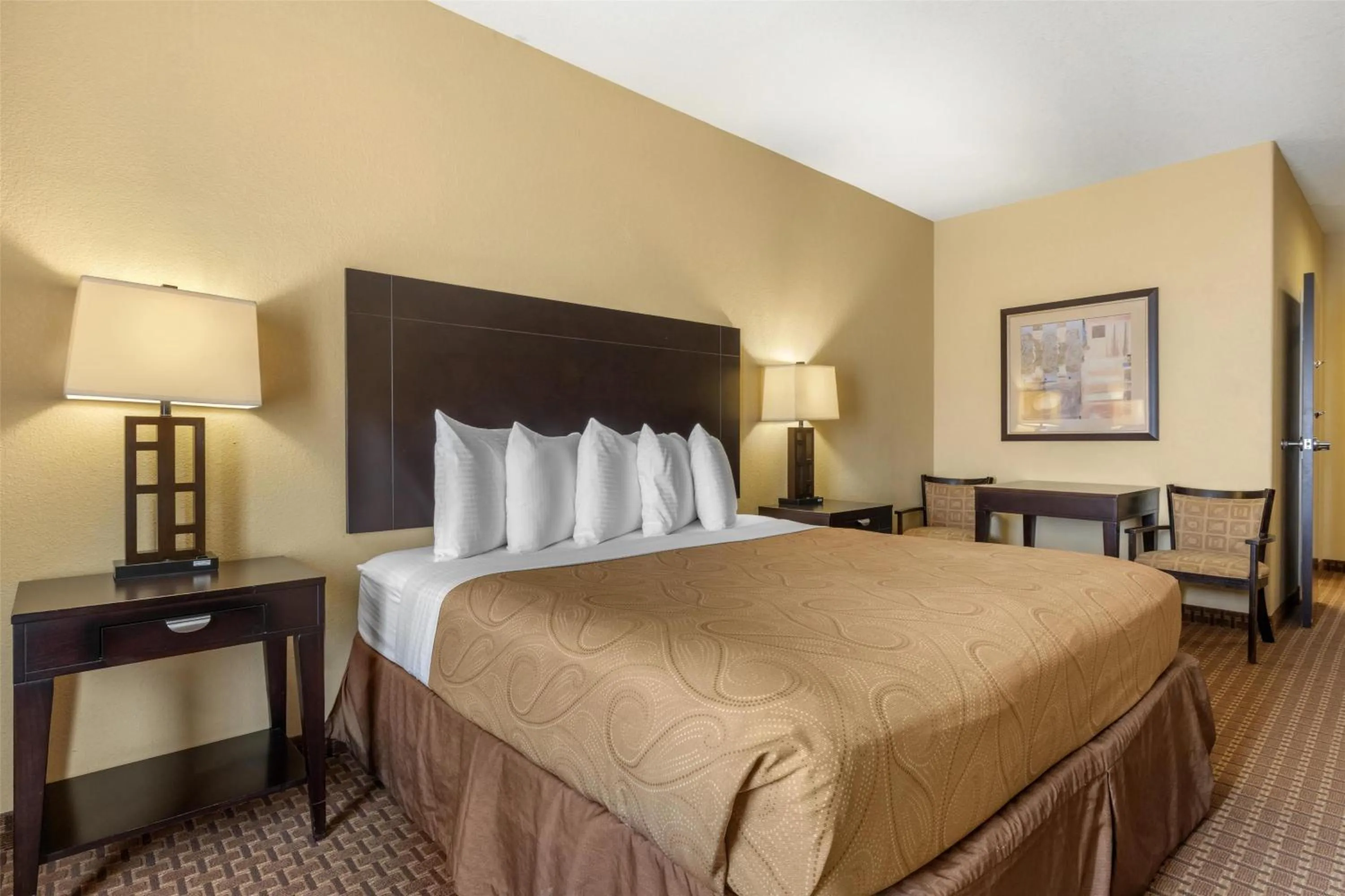 Bedroom, Bed in Best Western Bastrop Pines Inn