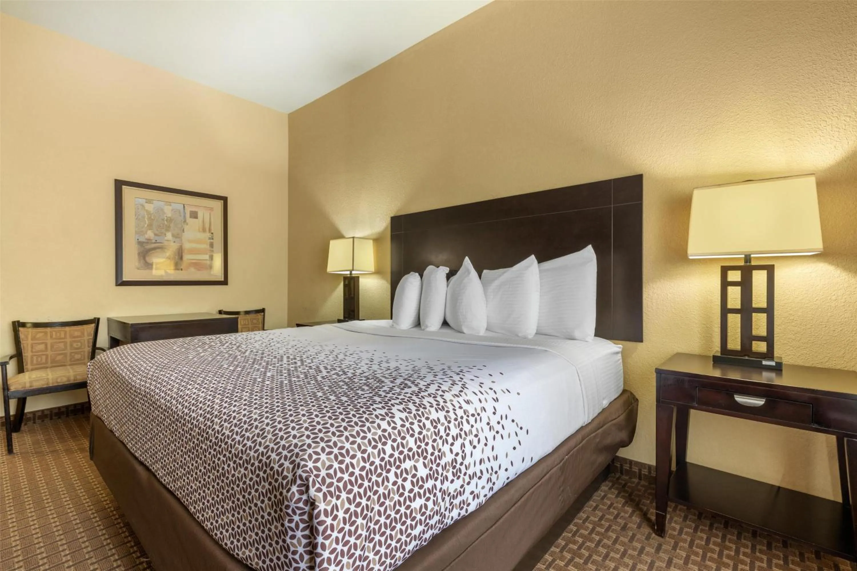 Bedroom, Bed in Best Western Bastrop Pines Inn