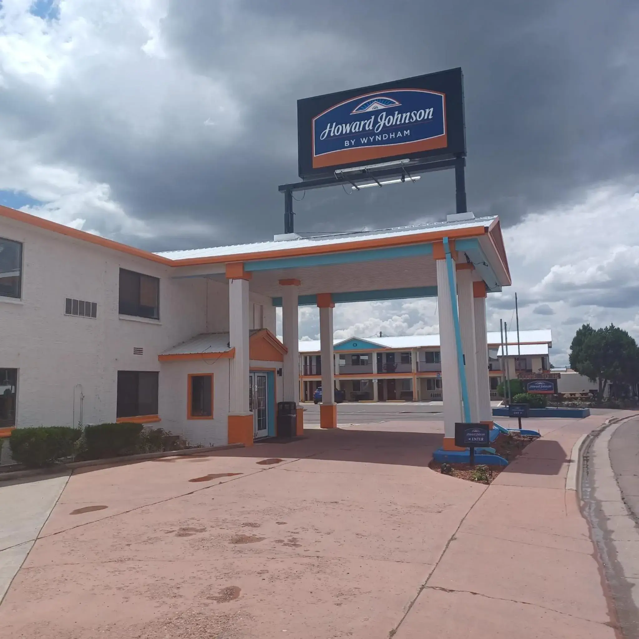 Property building in Howard Johnson by Wyndham Springerville Property building in Howard Johnson by Wyndham Springerville