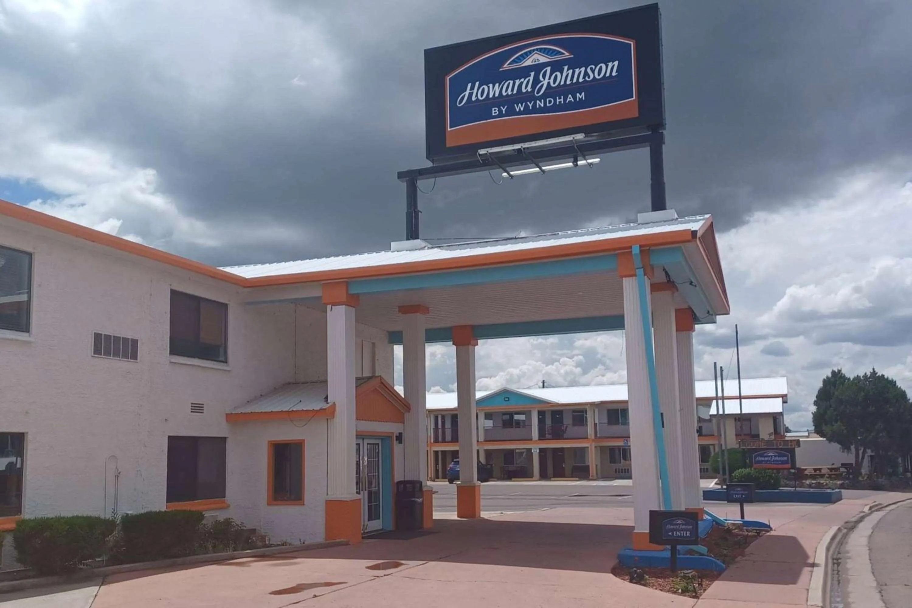 Property building in Howard Johnson by Wyndham Springerville