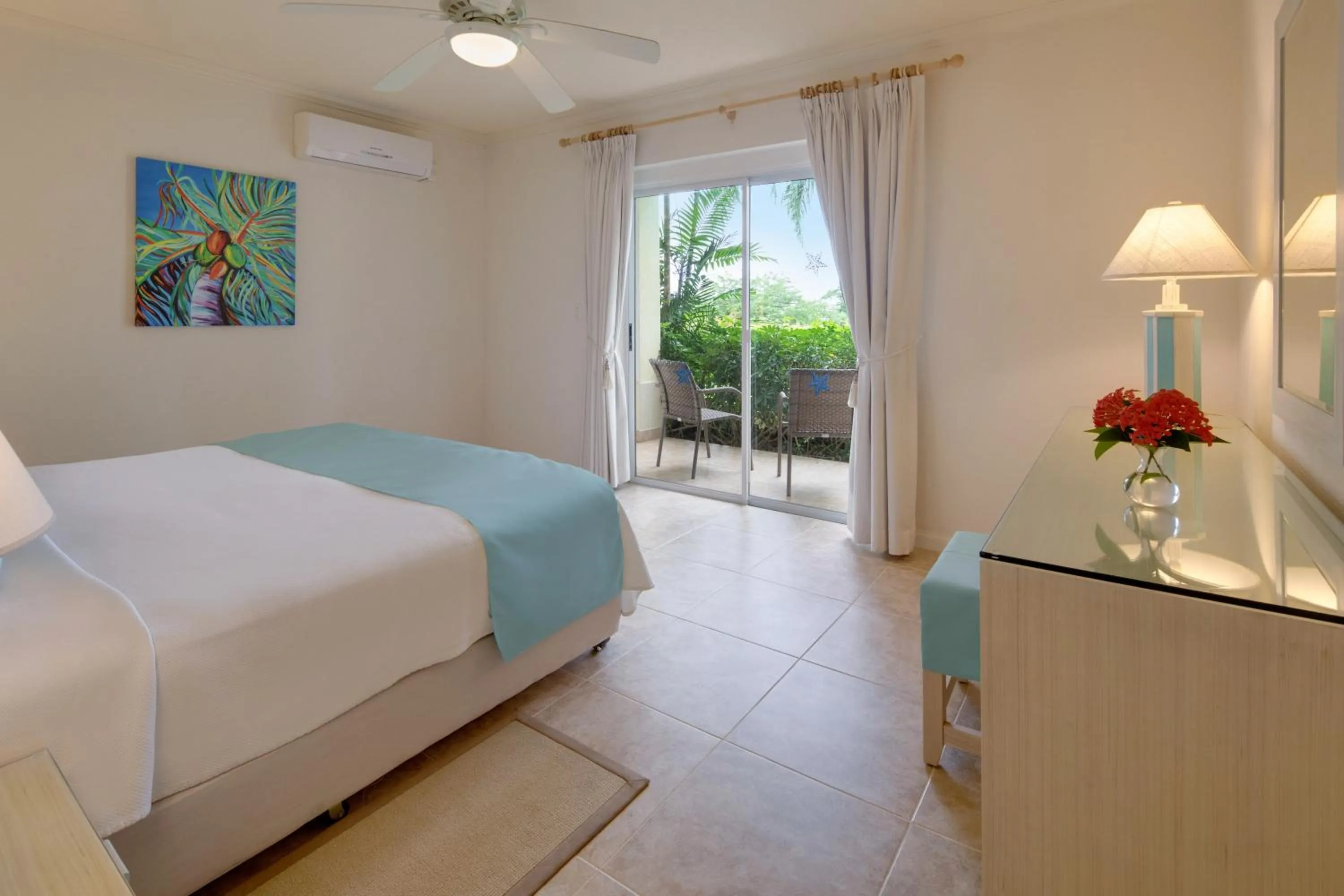 Bedroom, Bed in Beach View Hotel