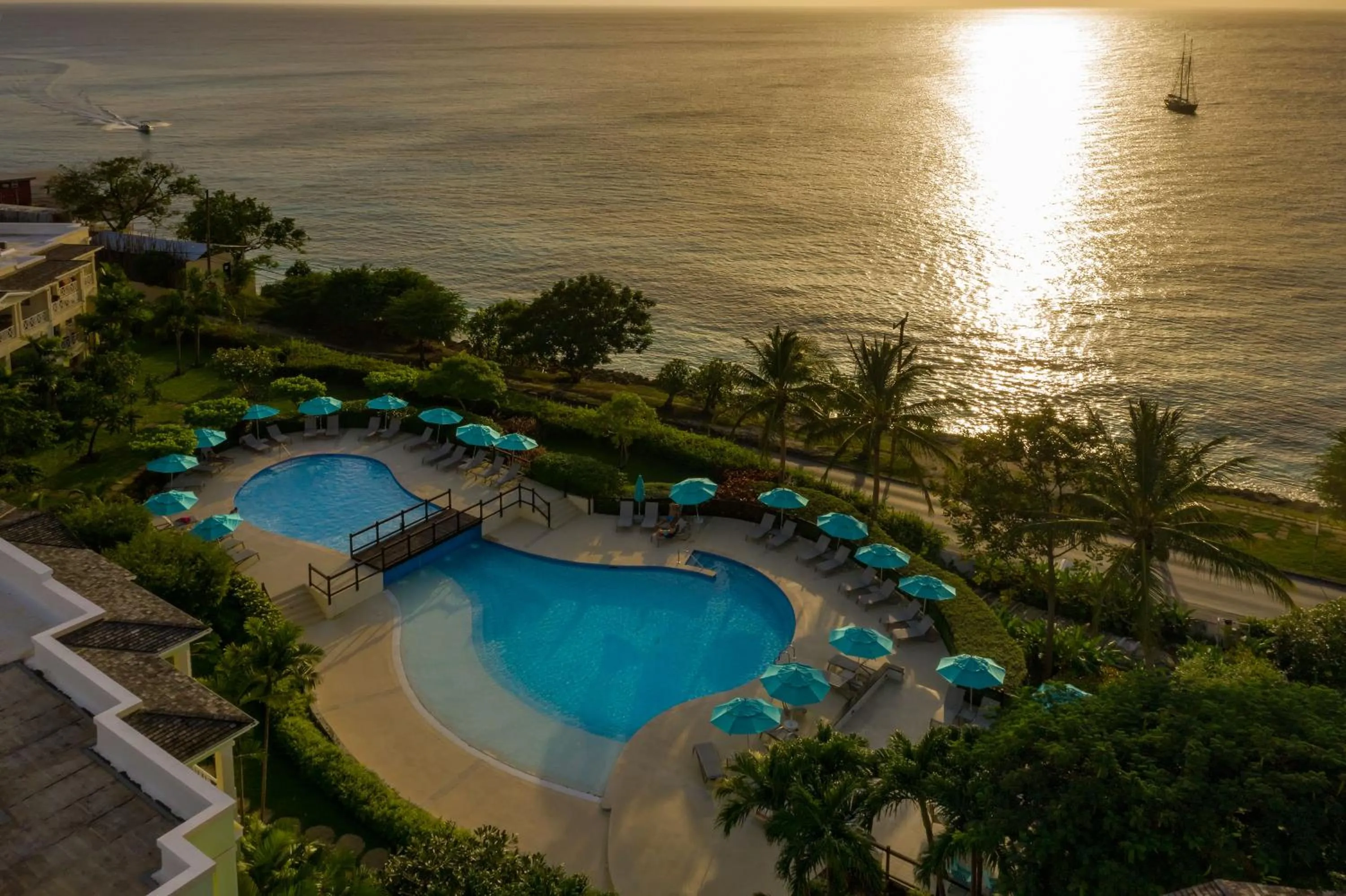 Swimming pool in Beach View Hotel