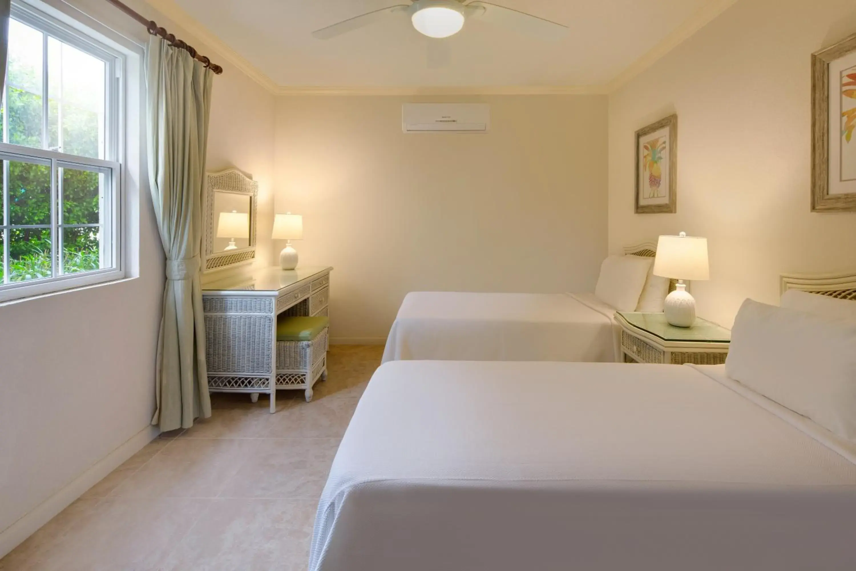 Bedroom, Bed in Beach View Hotel Bedroom, Bed in Beach View Hotel