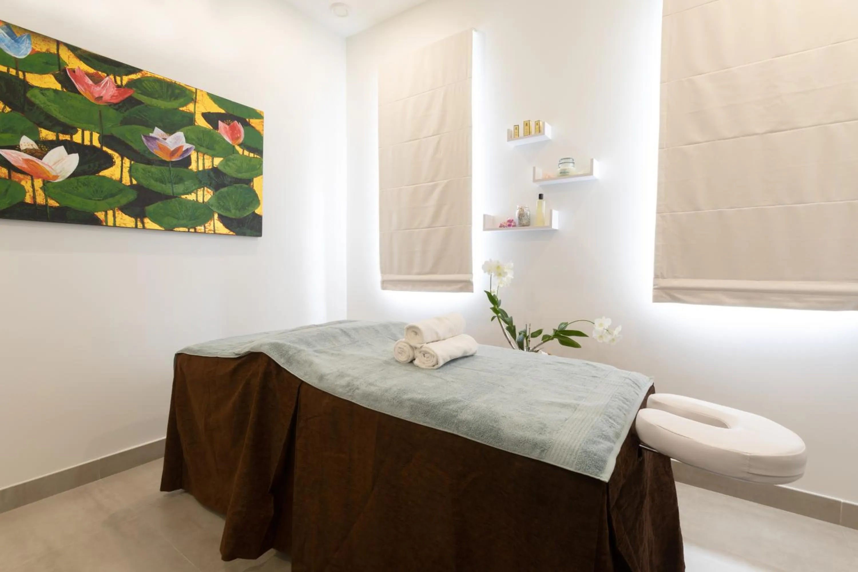 Massage, Bed in Beach View Hotel