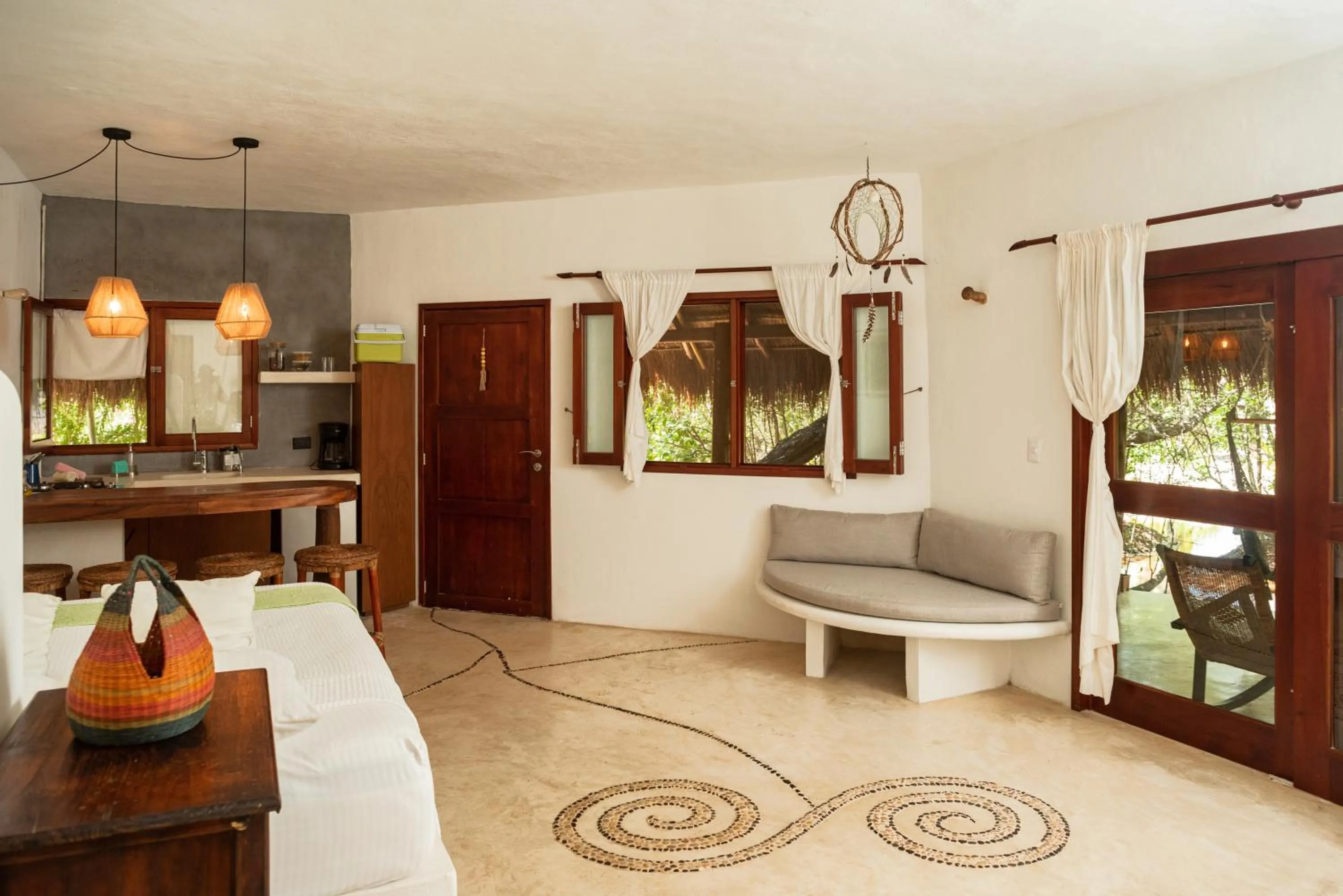 Photo of the whole room in Casa Takywara