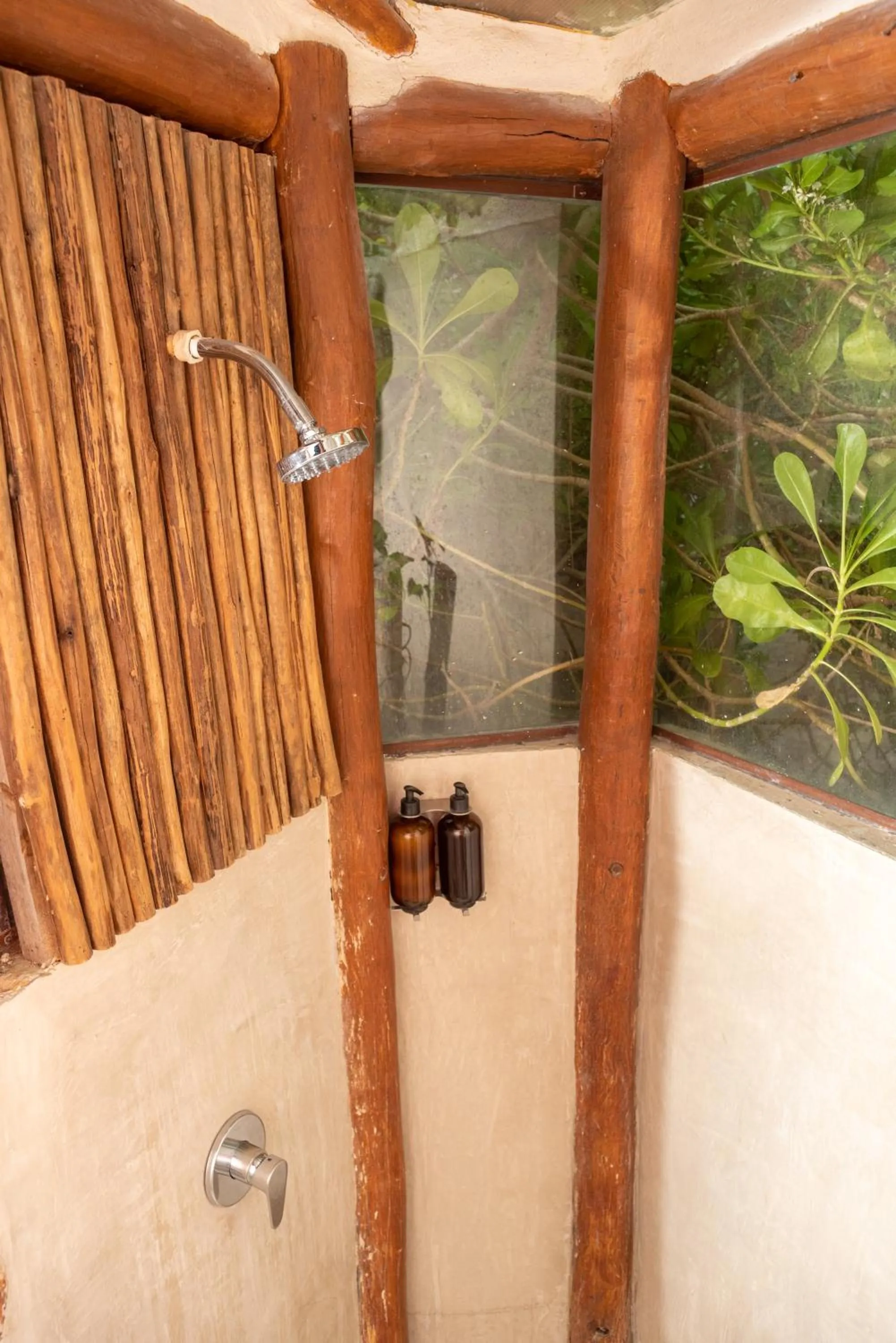 Shower in Casa Takywara