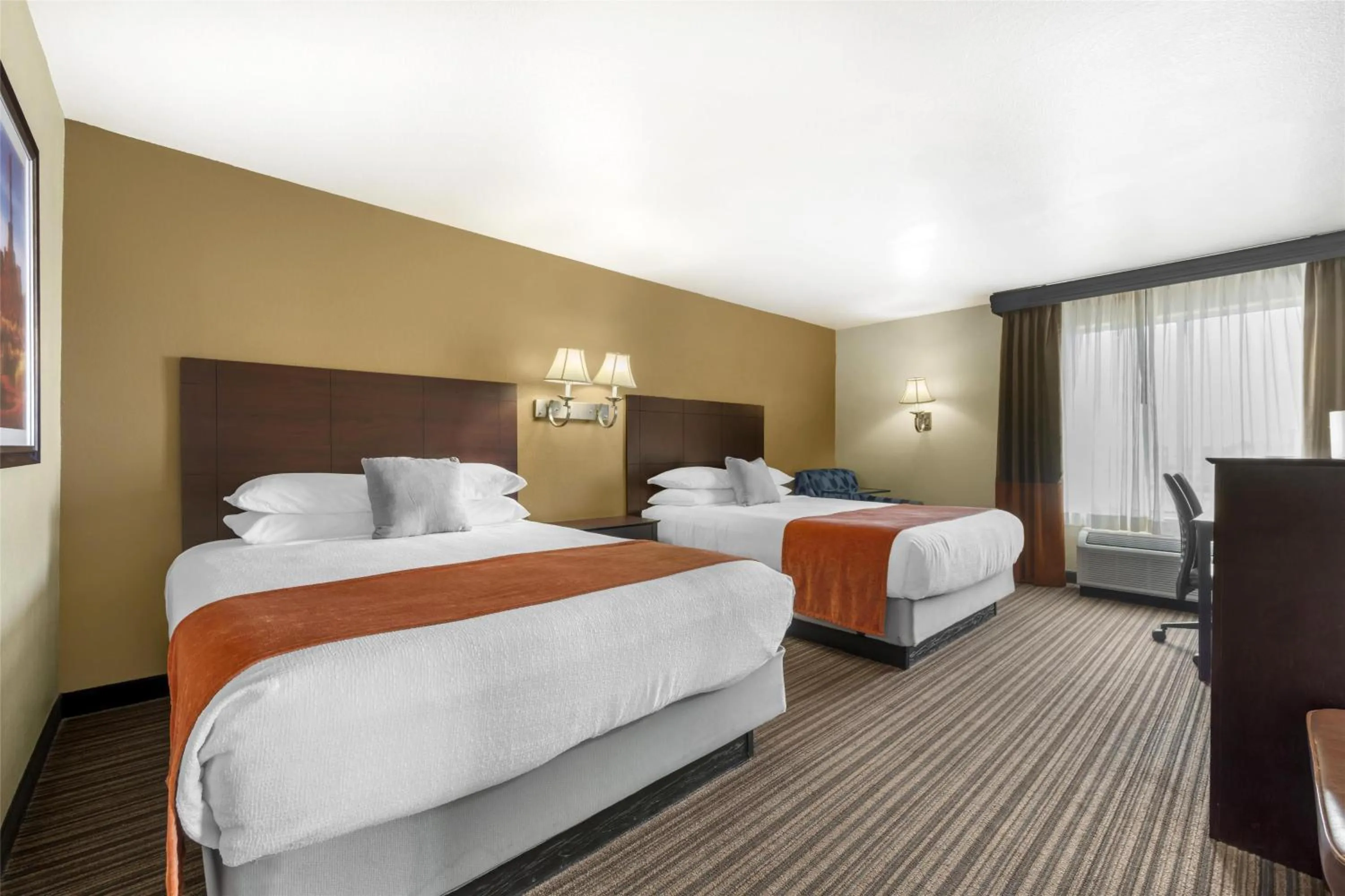 Photo of the whole room, Bed in Best Western Plus Winslow Inn