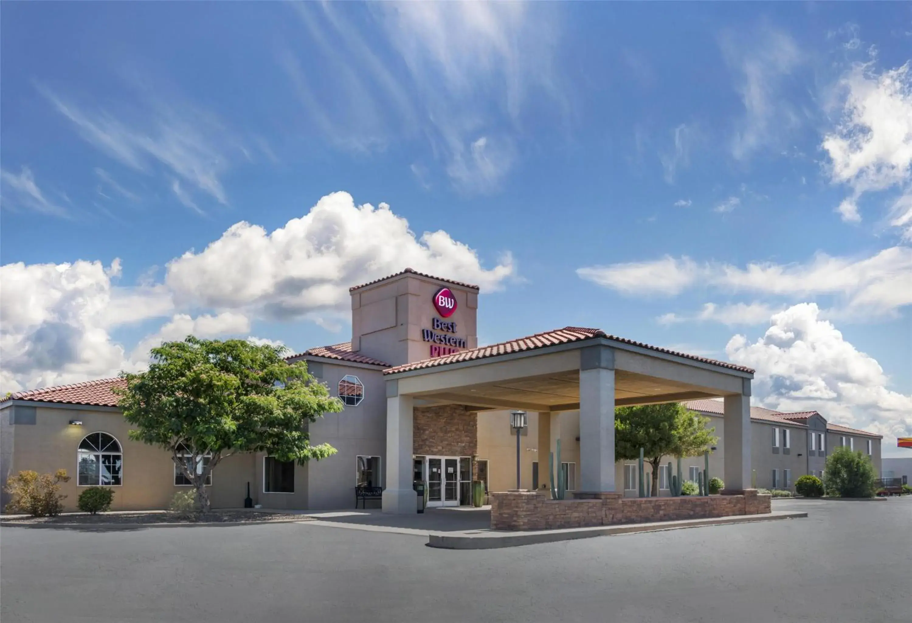 Property building in Best Western Plus Winslow Inn Property building in Best Western Plus Winslow Inn