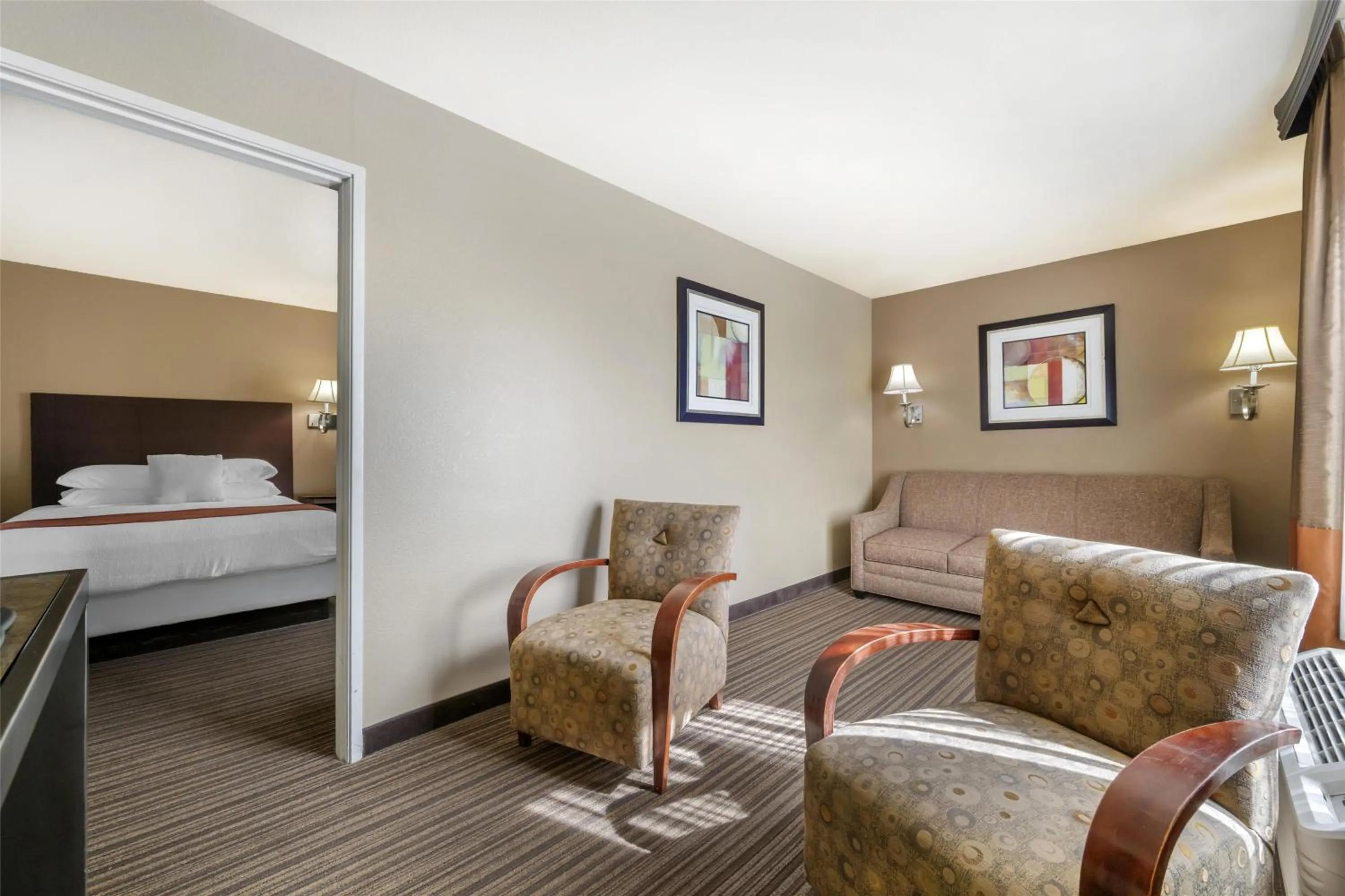 Photo of the whole room, Bed in Best Western Plus Winslow Inn