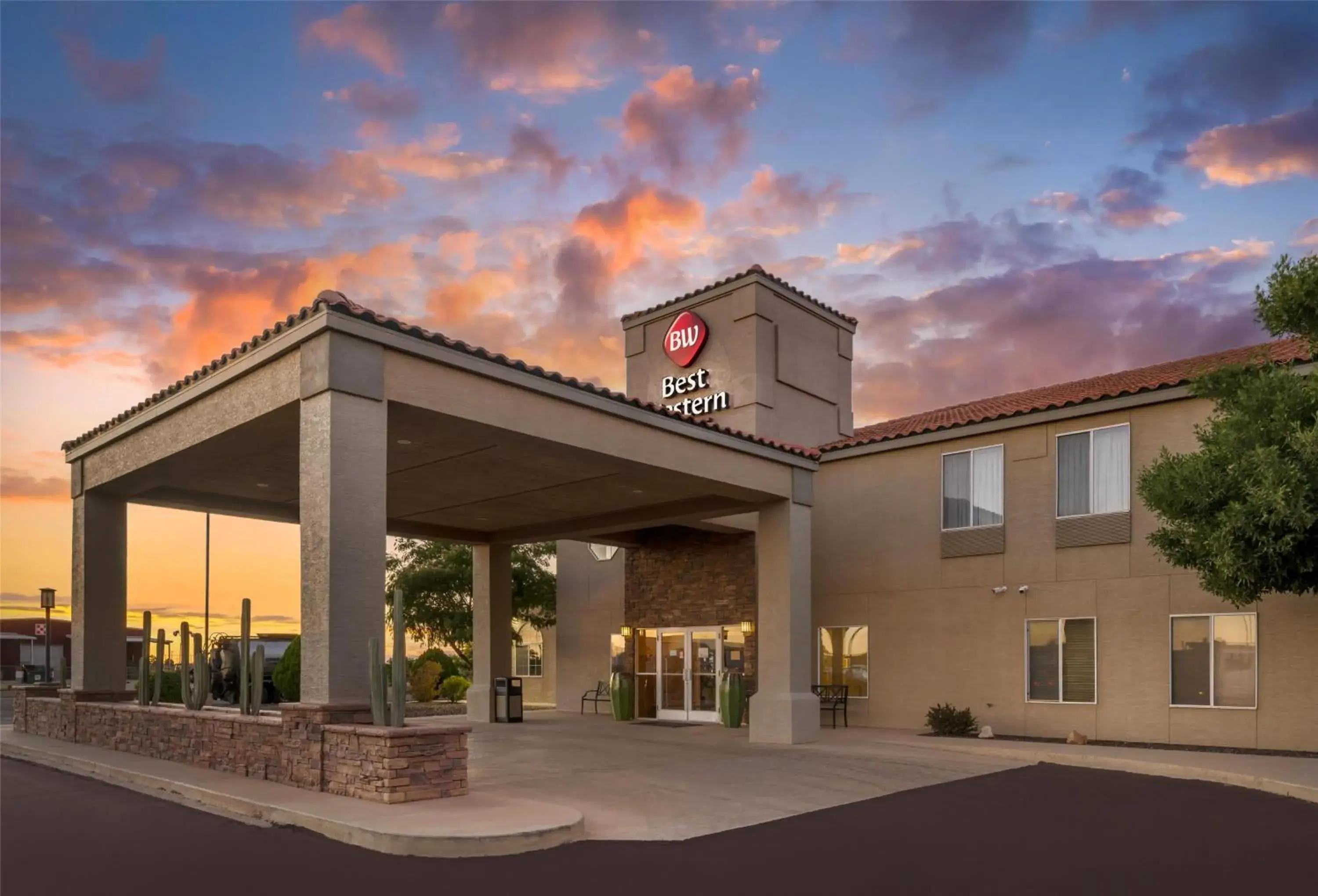 Property building in Best Western Plus Winslow Inn Property building in Best Western Plus Winslow Inn