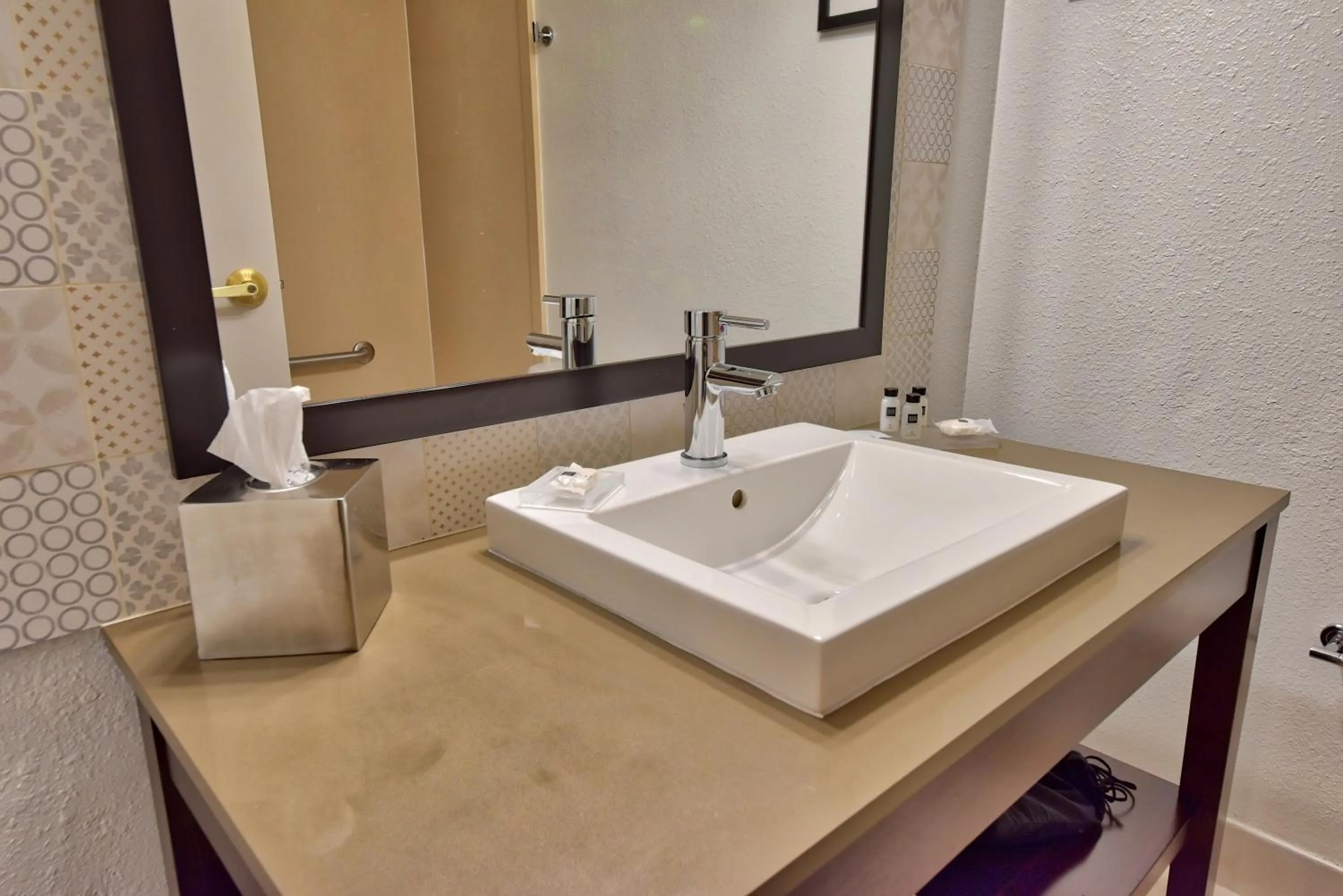 Bathroom in Country Inn & Suites by Radisson Ocala Southwest