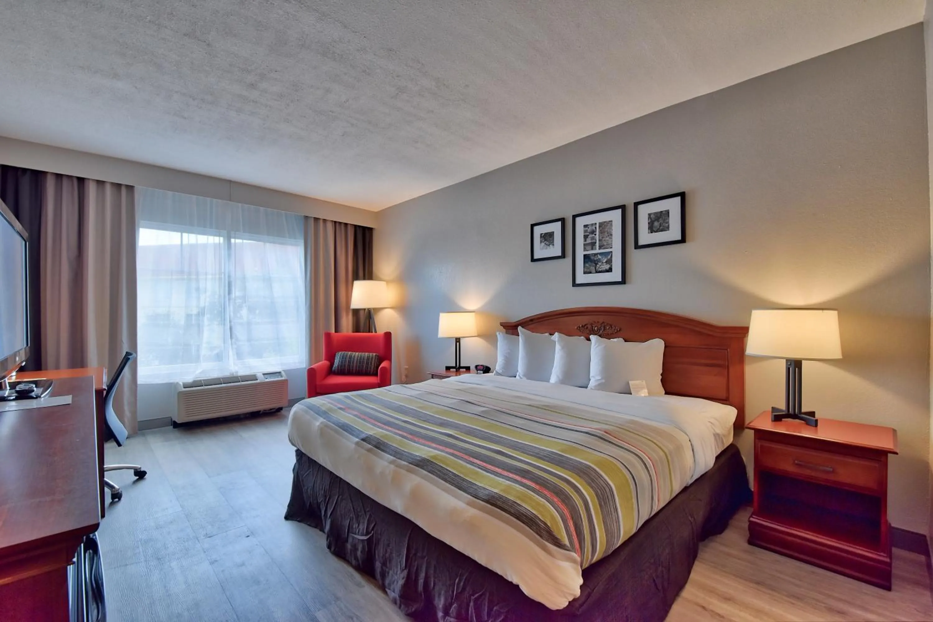 Bed in Country Inn & Suites by Radisson Ocala Southwest