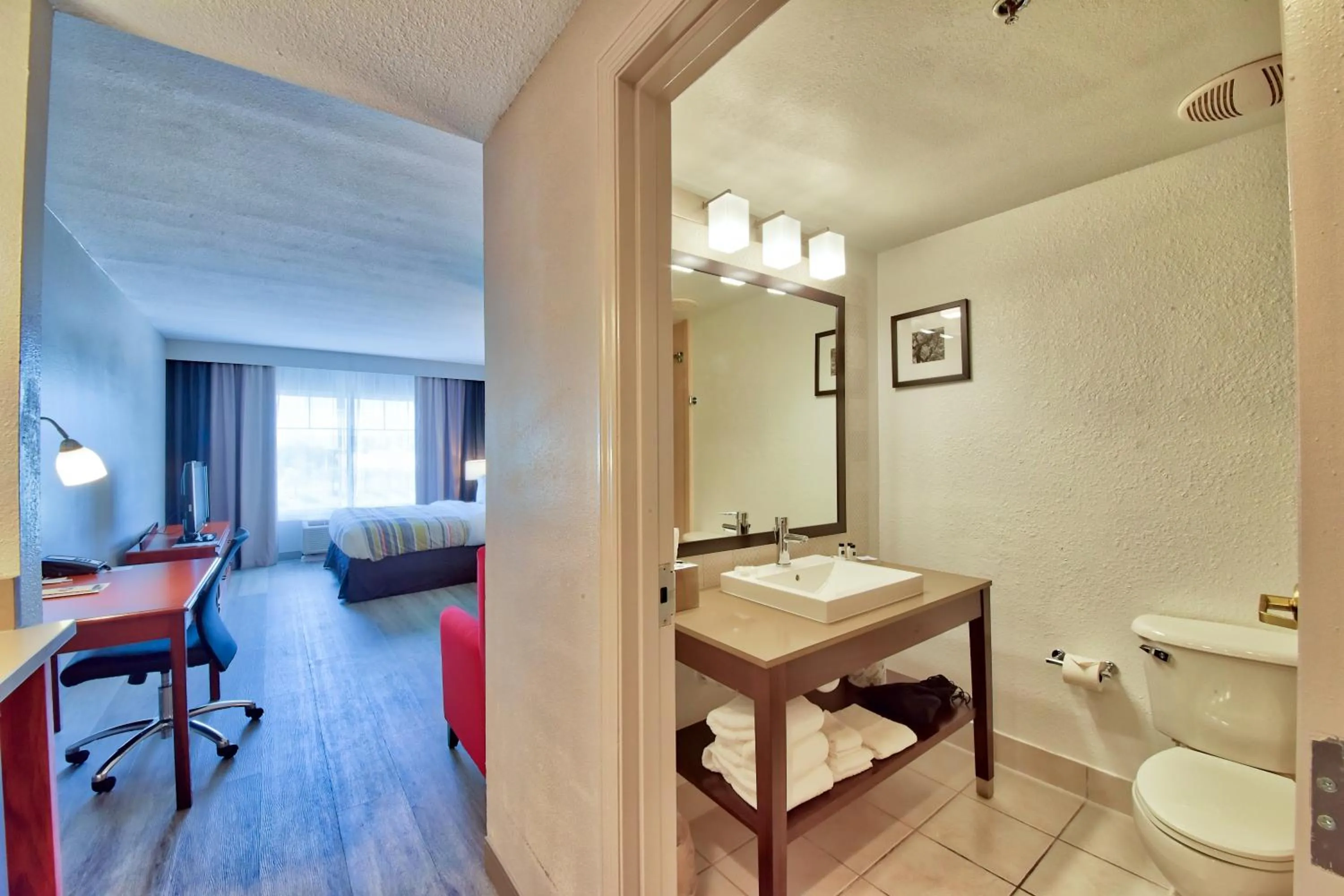 Bed in Country Inn & Suites by Radisson Ocala Southwest