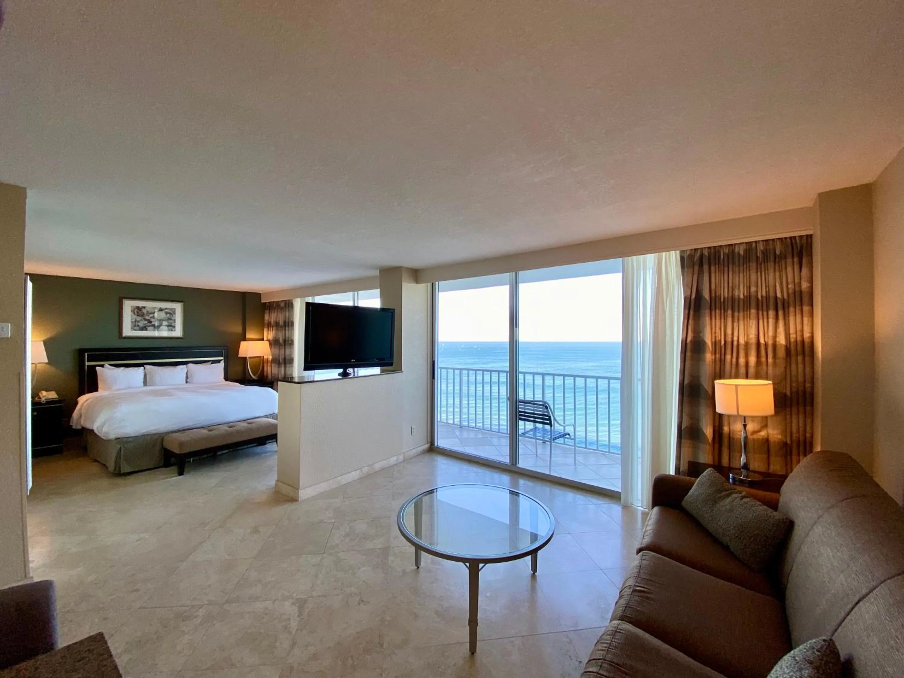 Photo of the whole room, Bed in Radisson Suite Hotel Oceanfront