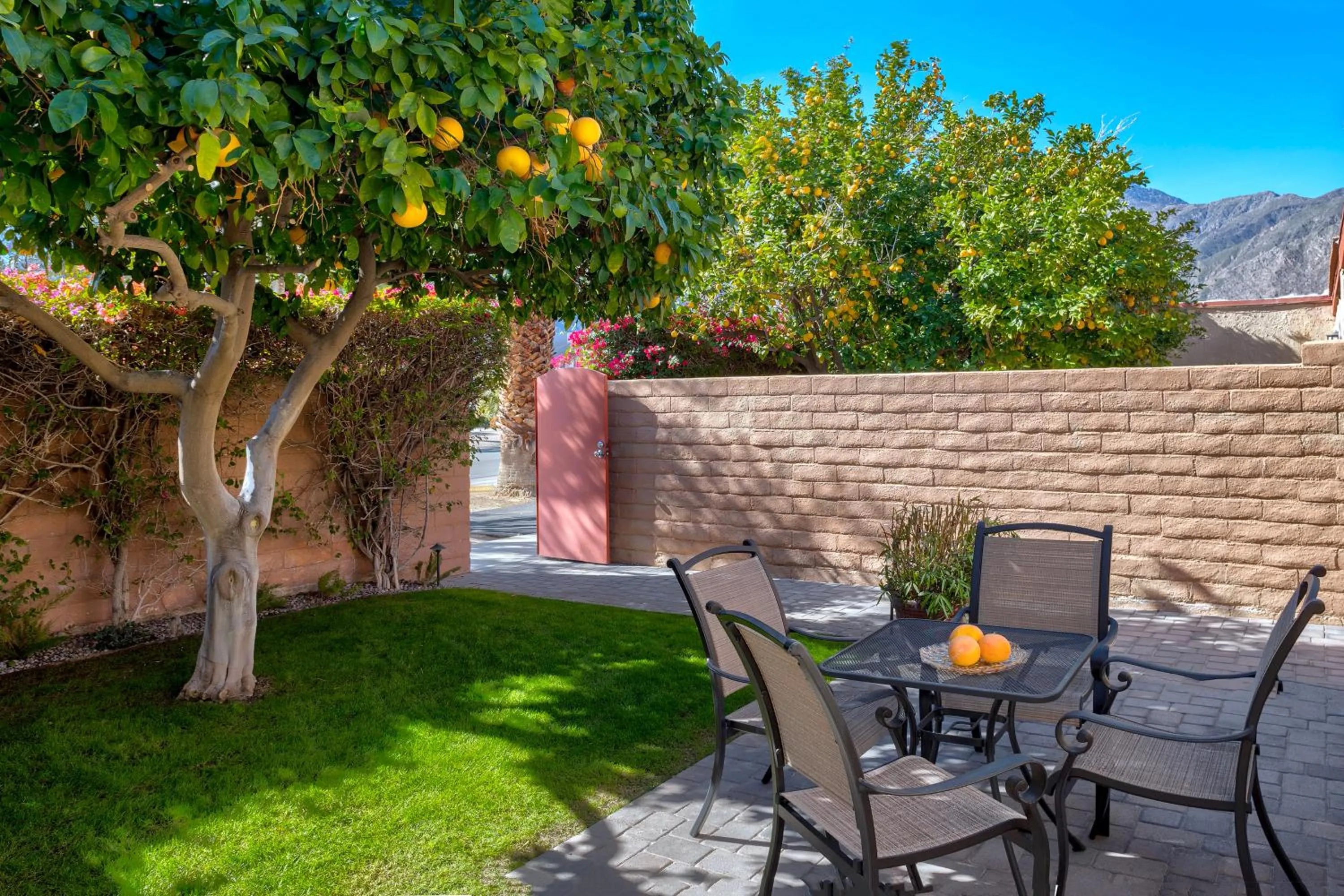 Garden in Sundance Villas by Private Villa Management