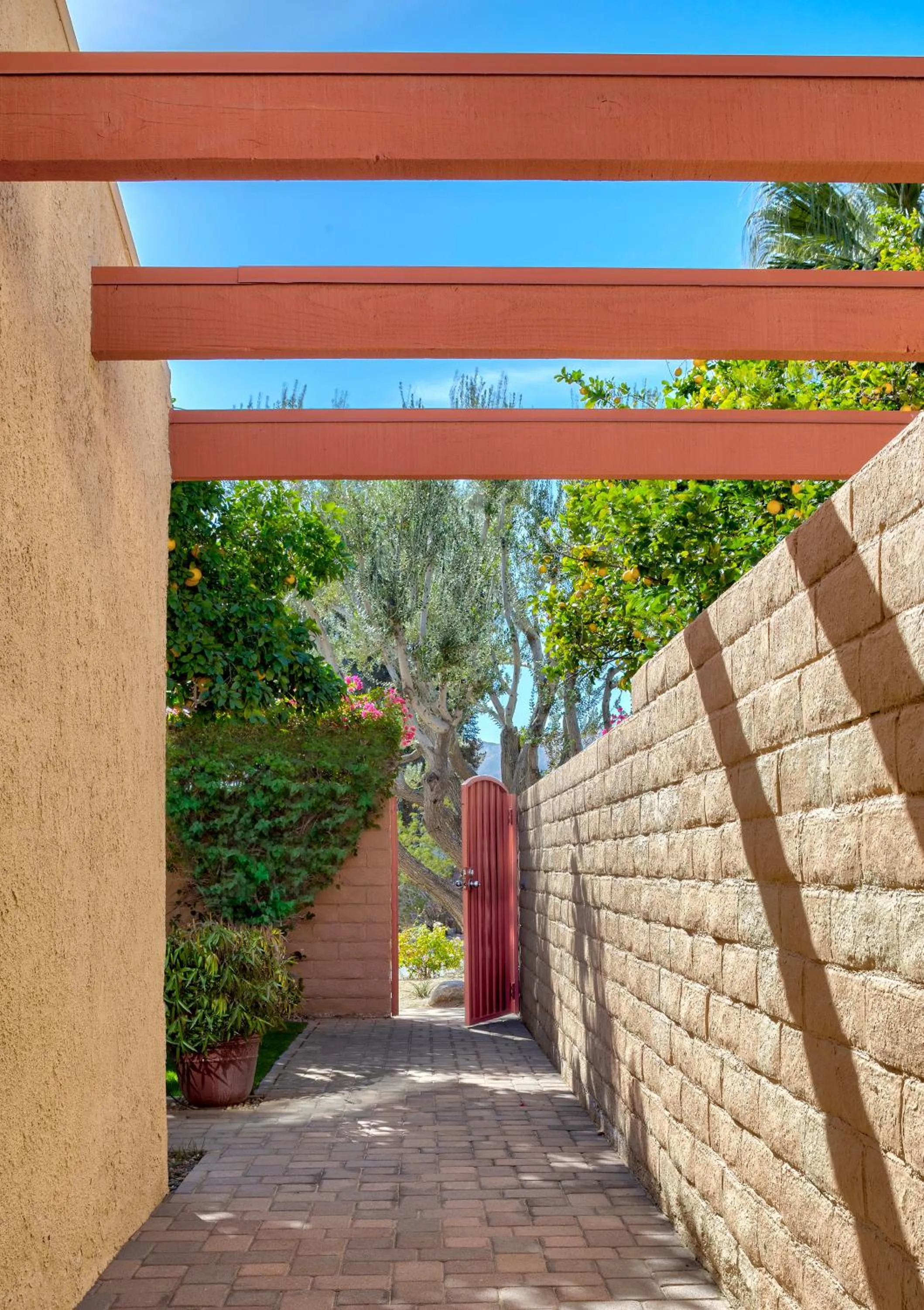 Facade/entrance in Sundance Villas by Private Villa Management